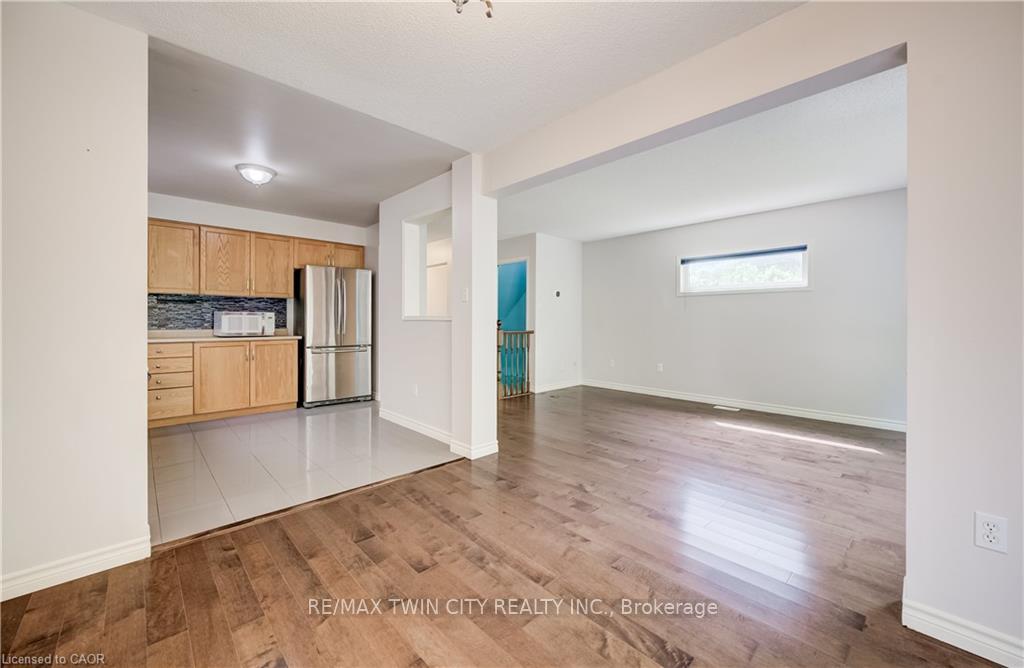 Photo 12 of 508 Veronica Drive, Kitchener, Centreville Chicopee — HOMEH