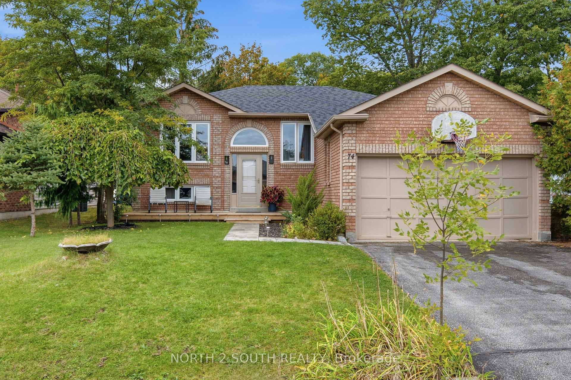 Photo 2 of 74 Leo Boulevard, Wasaga Beach — HOMEH
