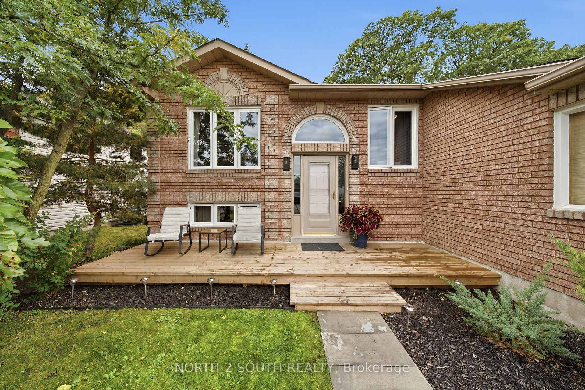 Photo 4 of 74 Leo Boulevard, Wasaga Beach — HOMEH