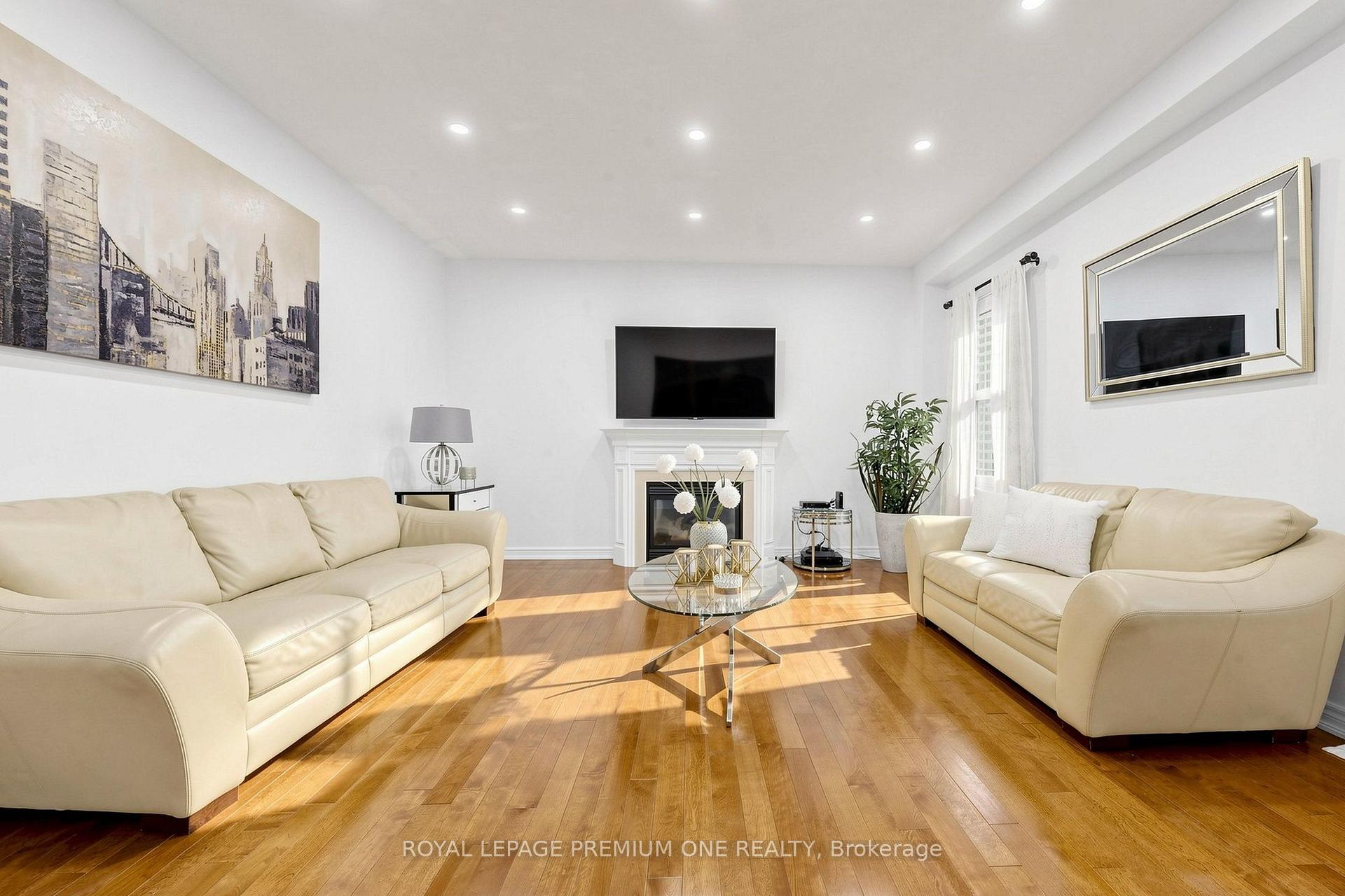 Photo 10 of 46 Bosco Drive, Vaughan, Vellore Village — HOMEH