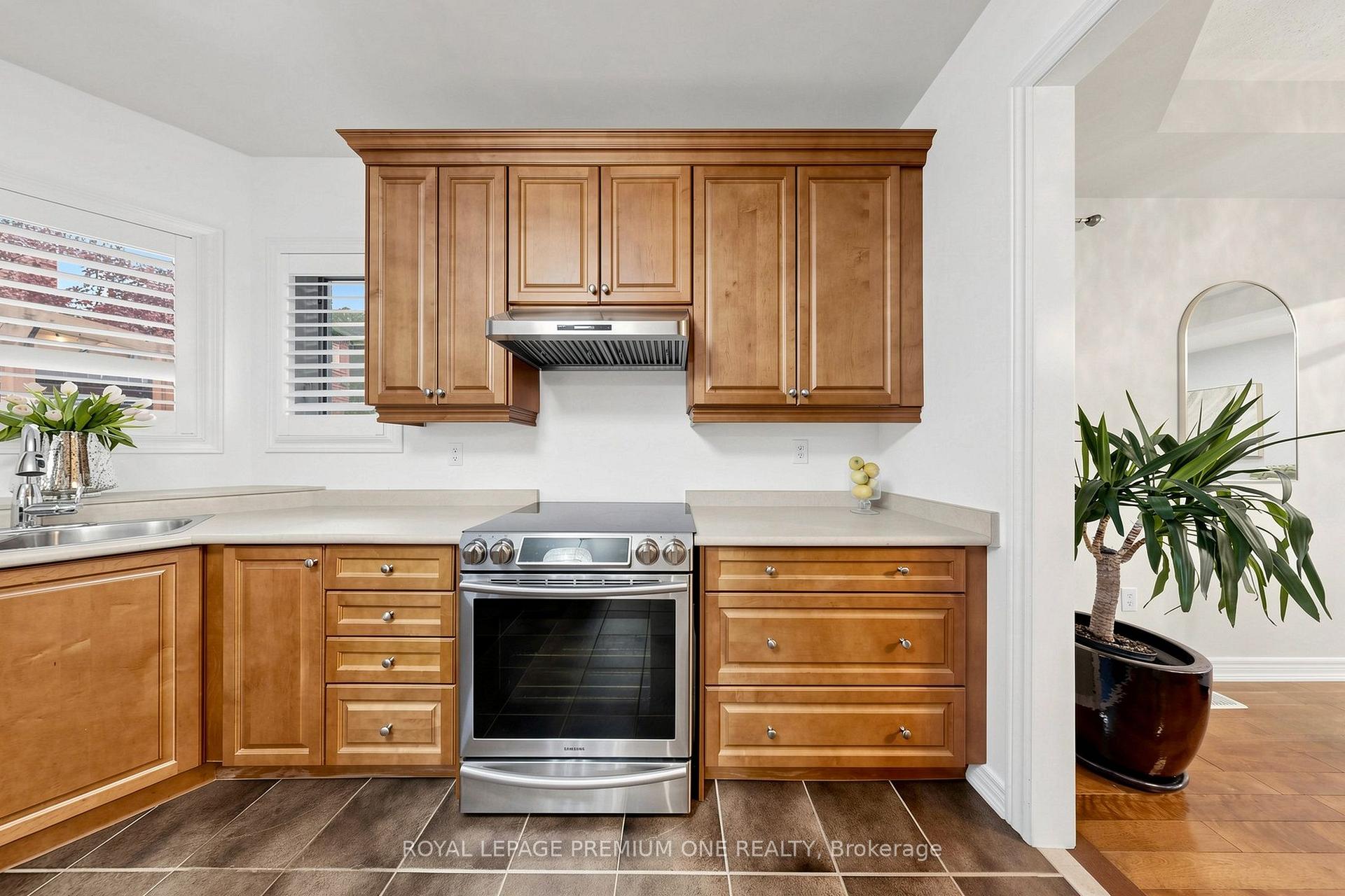 Photo 14 of 46 Bosco Drive, Vaughan, Vellore Village — HOMEH