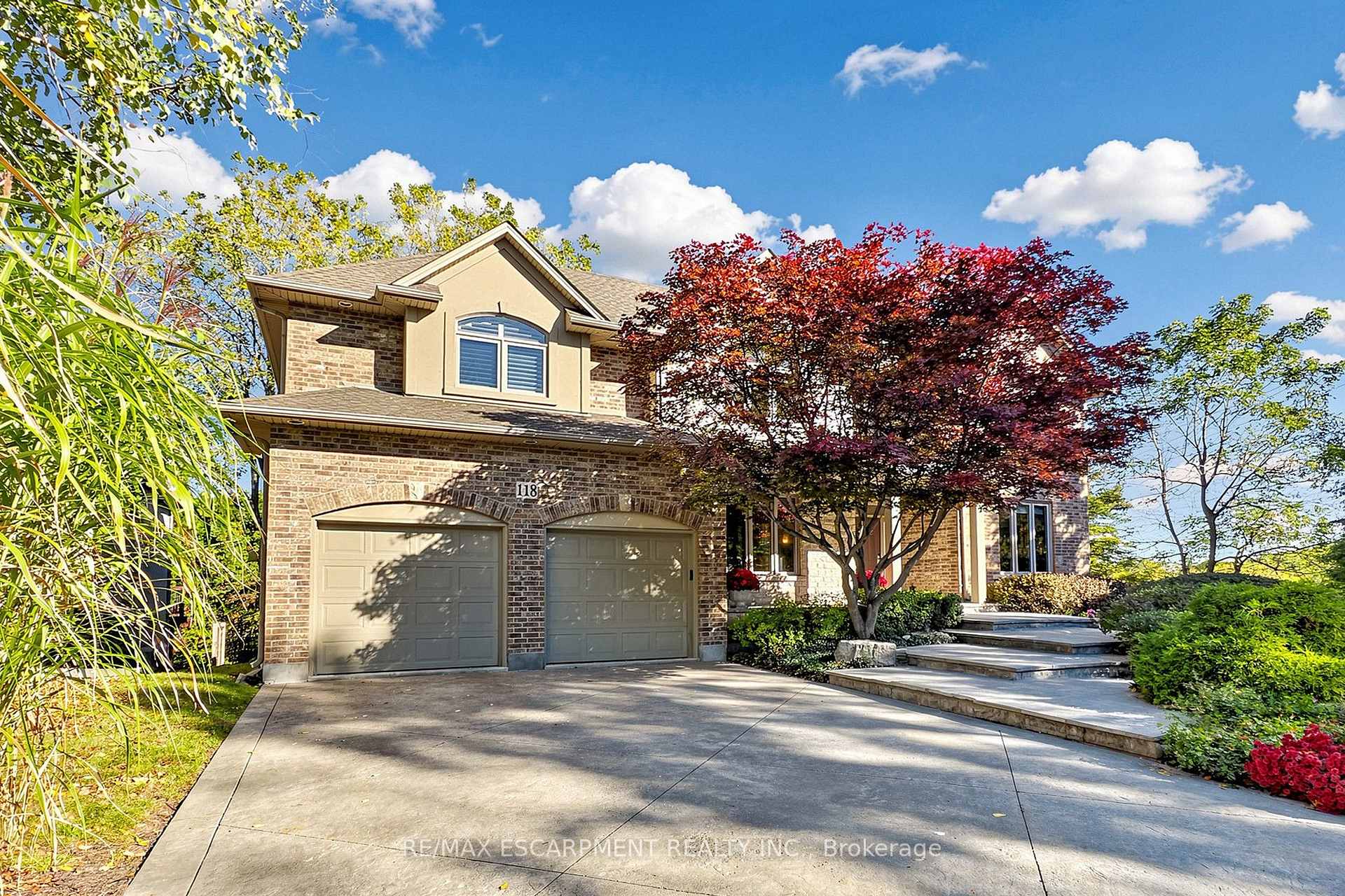 Photo 2 of 118 Foxridge Drive, Hamilton, Ancaster — HOMEH