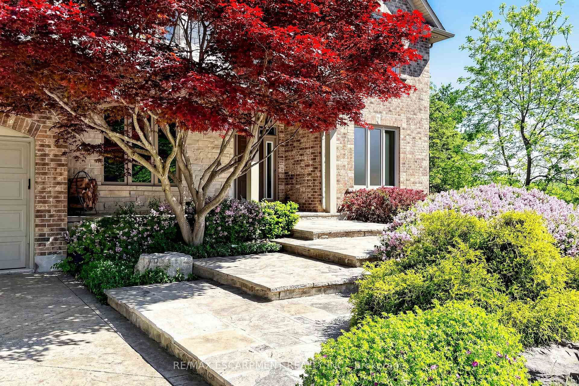Photo 3 of 118 Foxridge Drive, Hamilton, Ancaster — HOMEH