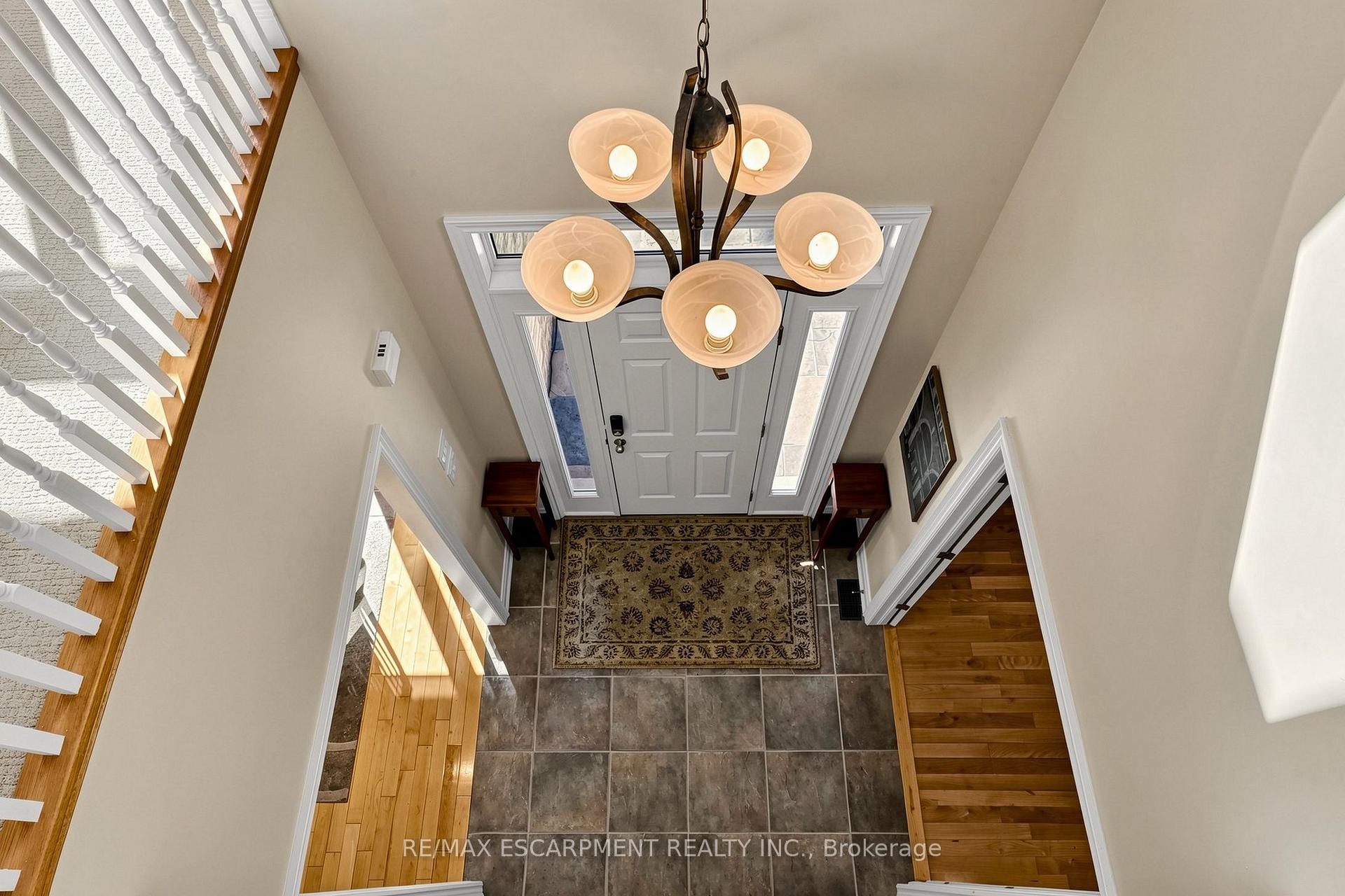 Photo 4 of 118 Foxridge Drive, Hamilton, Ancaster — HOMEH