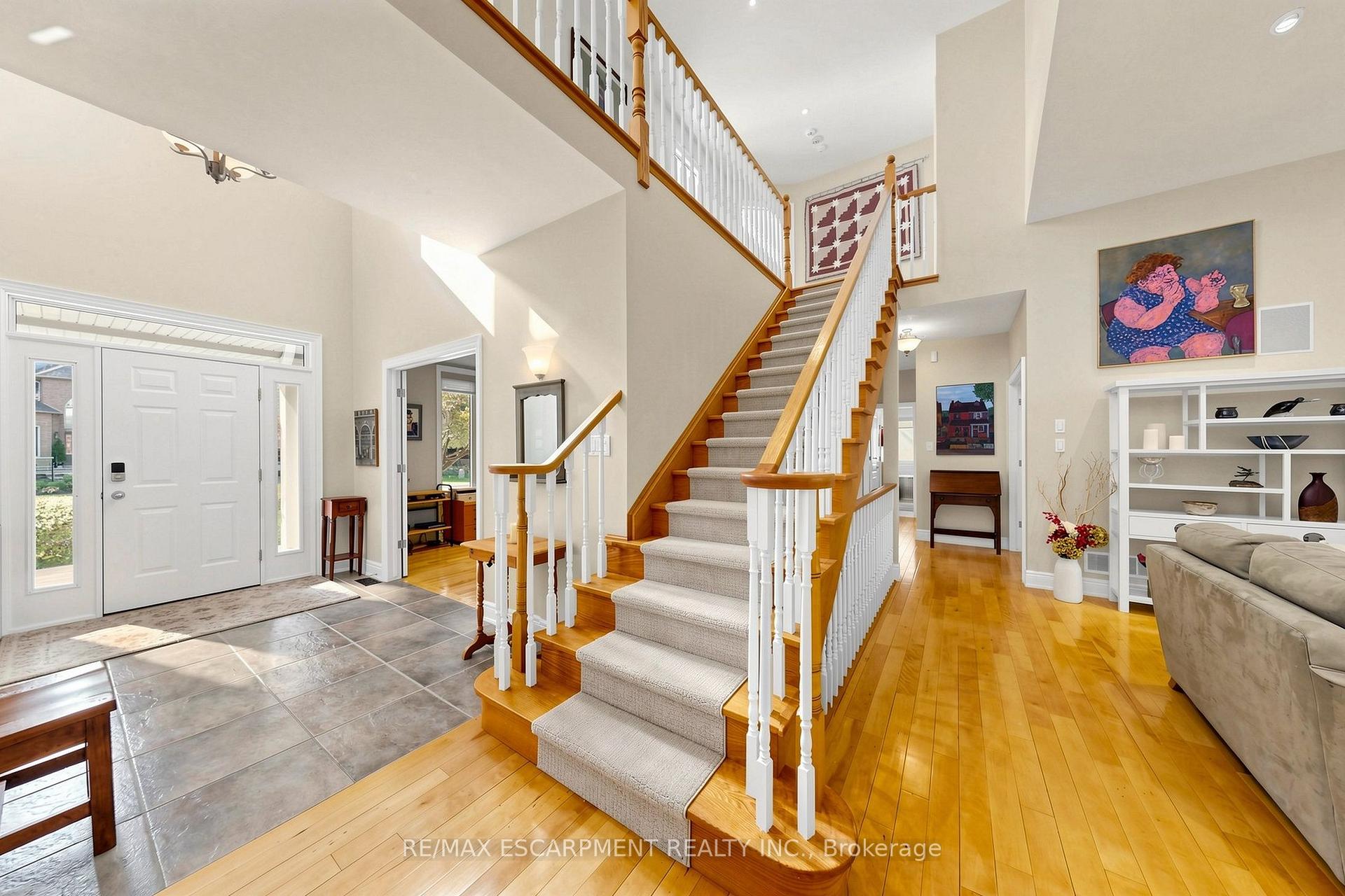 Photo 5 of 118 Foxridge Drive, Hamilton, Ancaster — HOMEH