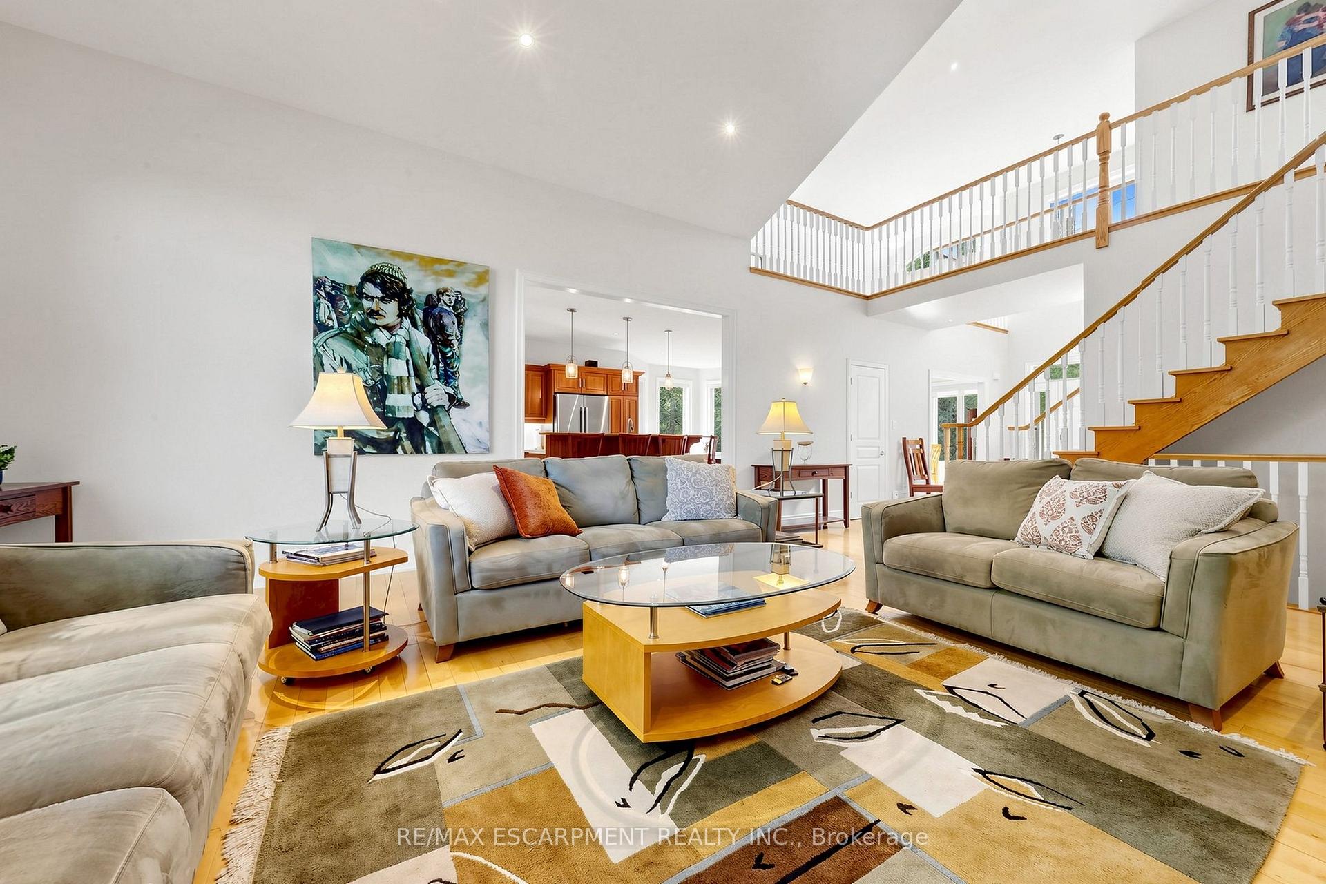 Photo 8 of 118 Foxridge Drive, Hamilton, Ancaster — HOMEH