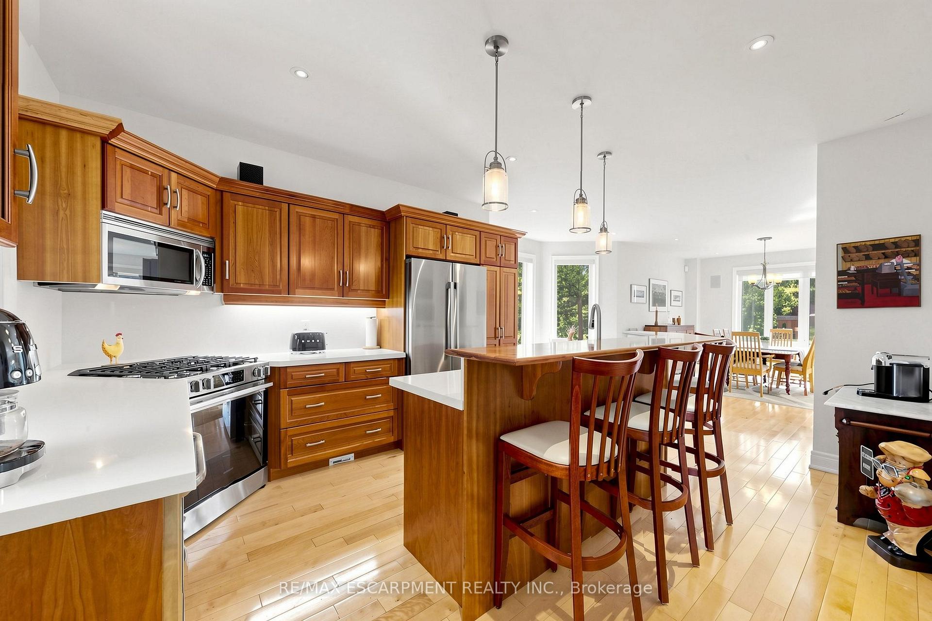 Photo 9 of 118 Foxridge Drive, Hamilton, Ancaster — HOMEH