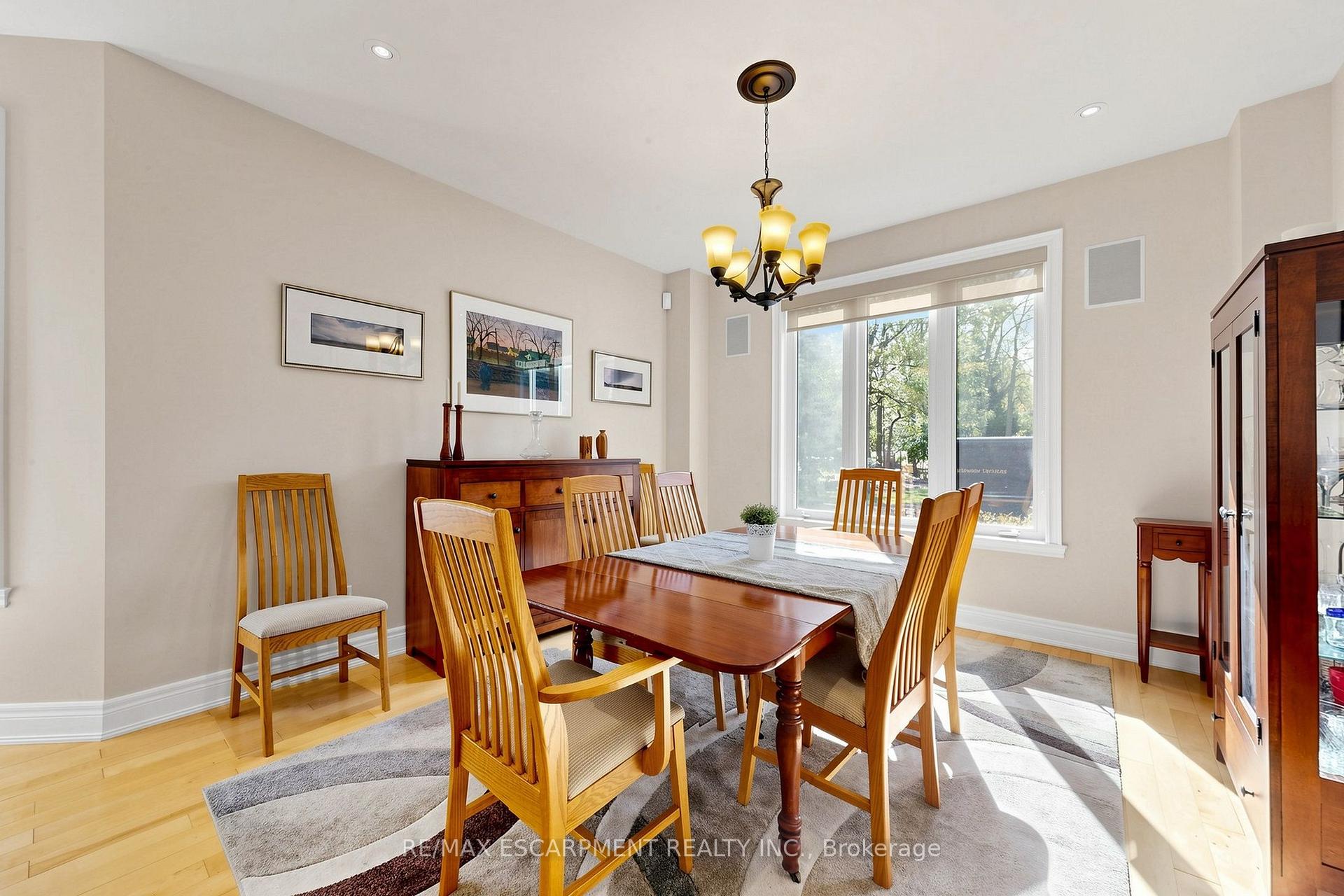 Photo 12 of 118 Foxridge Drive, Hamilton, Ancaster — HOMEH