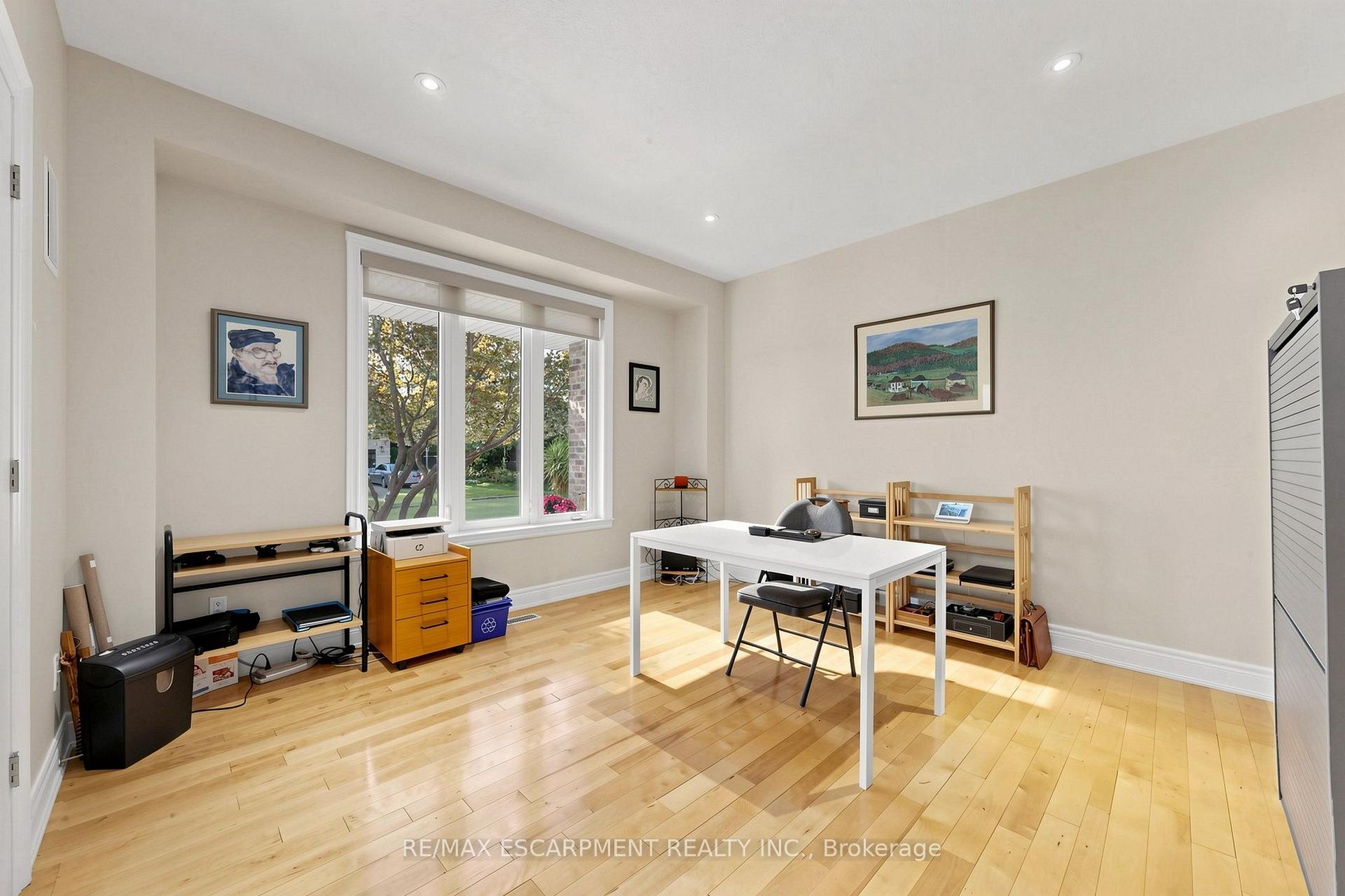 Photo 13 of 118 Foxridge Drive, Hamilton, Ancaster — HOMEH