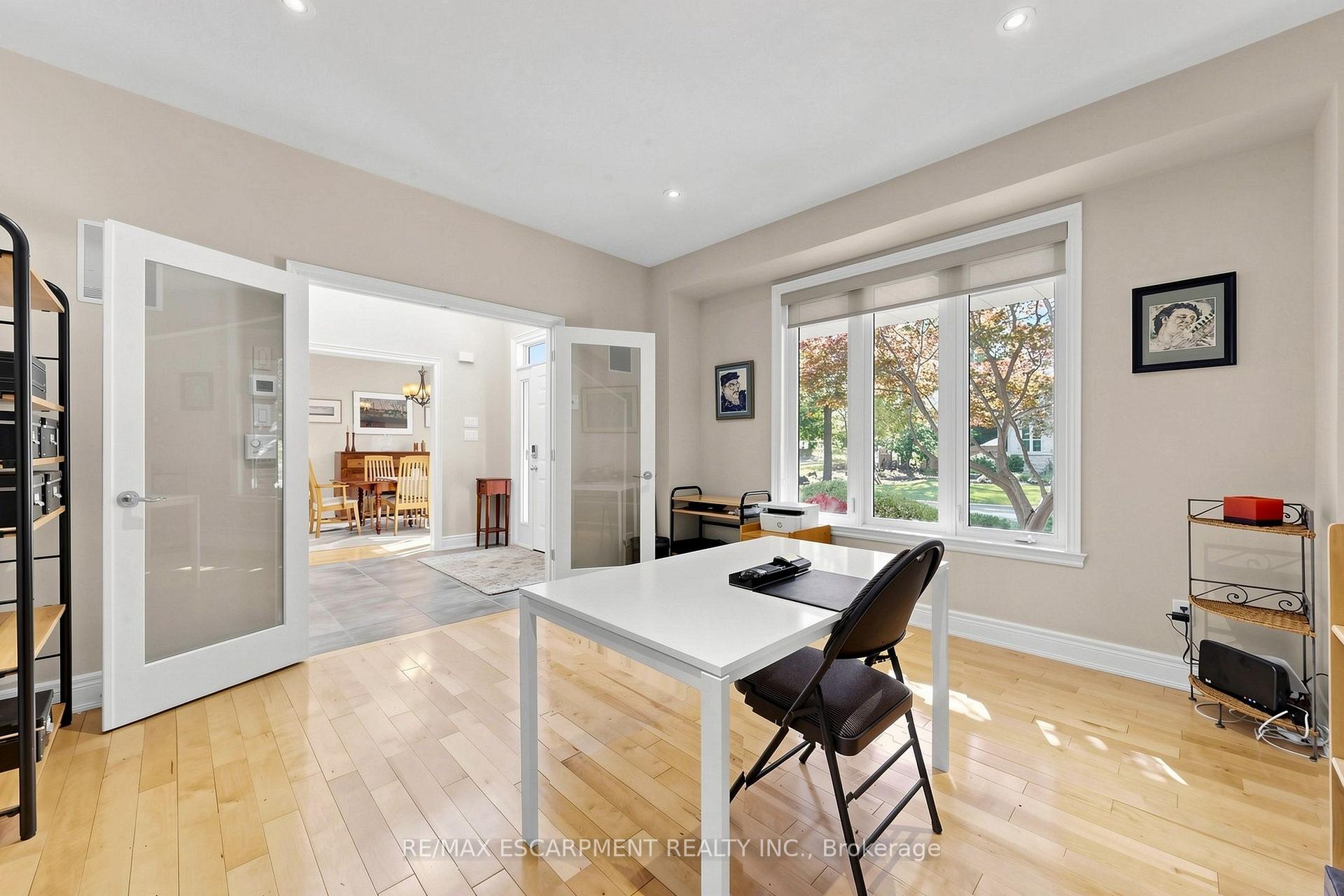Photo 14 of 118 Foxridge Drive, Hamilton, Ancaster — HOMEH
