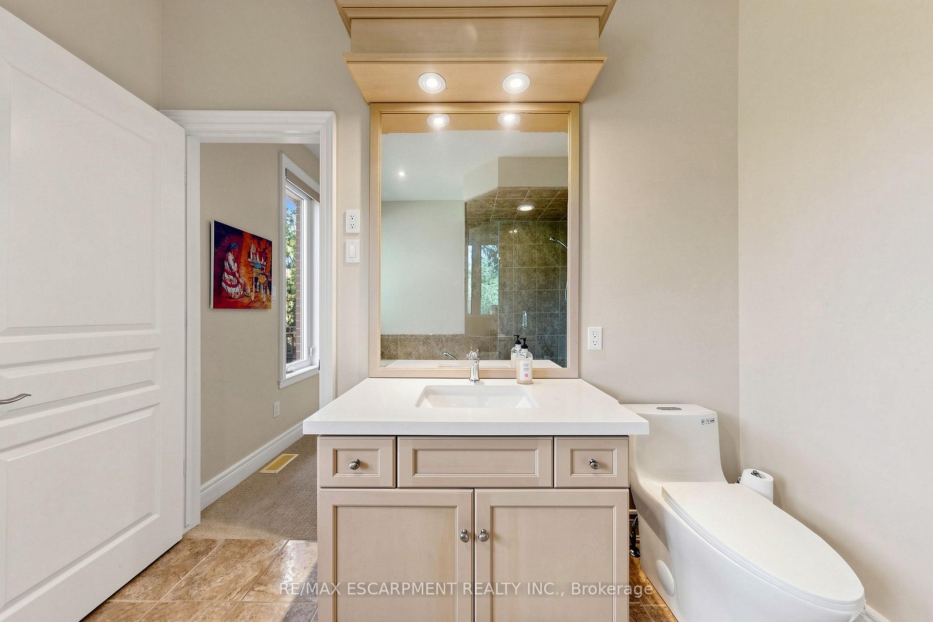Photo 17 of 118 Foxridge Drive, Hamilton, Ancaster — HOMEH