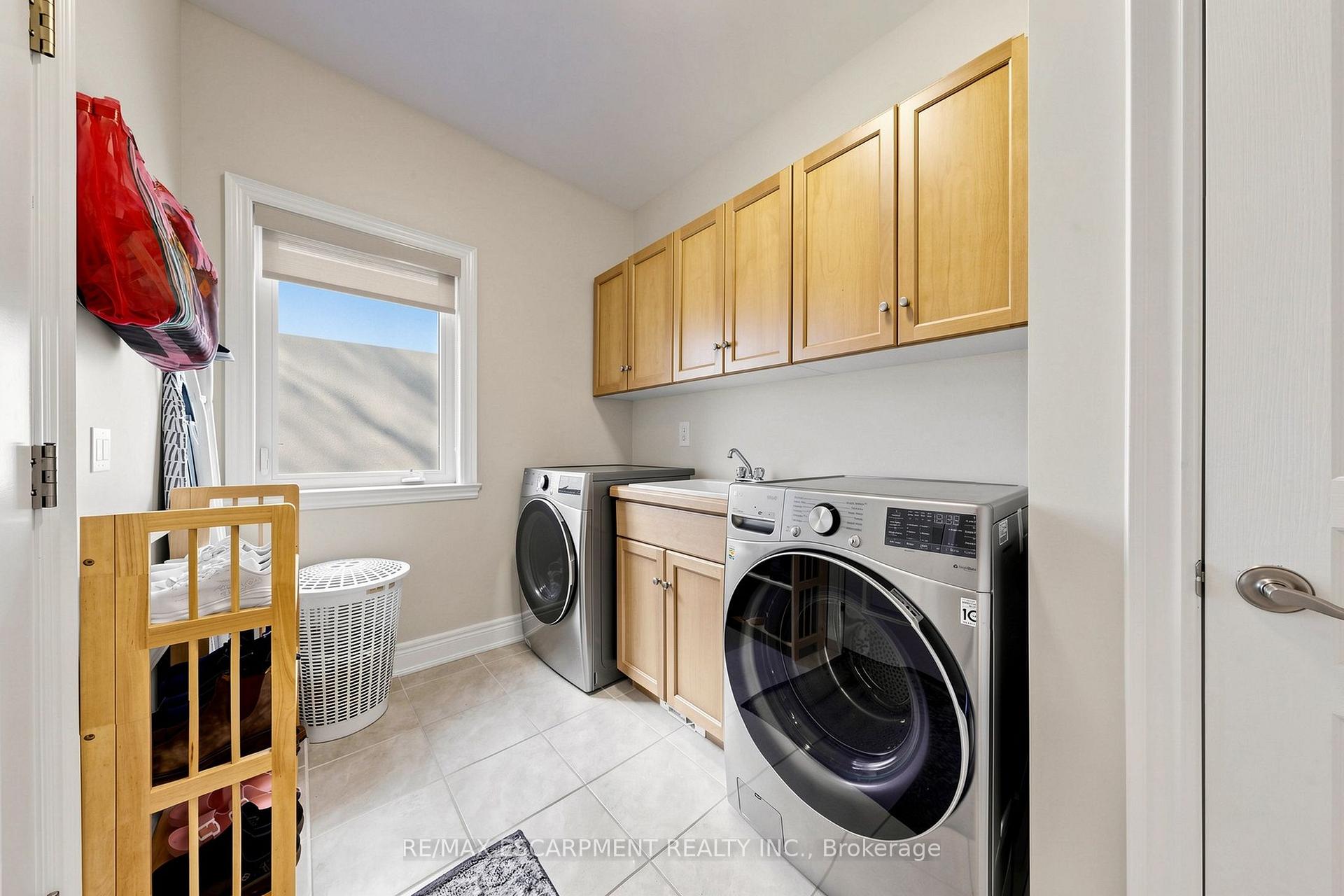Photo 18 of 118 Foxridge Drive, Hamilton, Ancaster — HOMEH