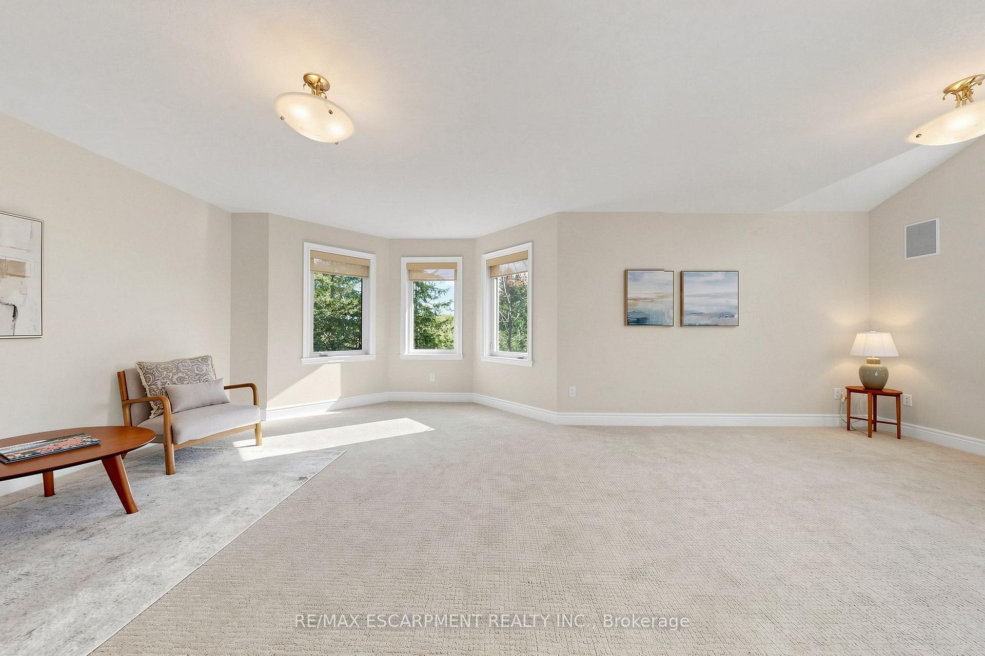 Photo 21 of 118 Foxridge Drive, Hamilton, Ancaster — HOMEH