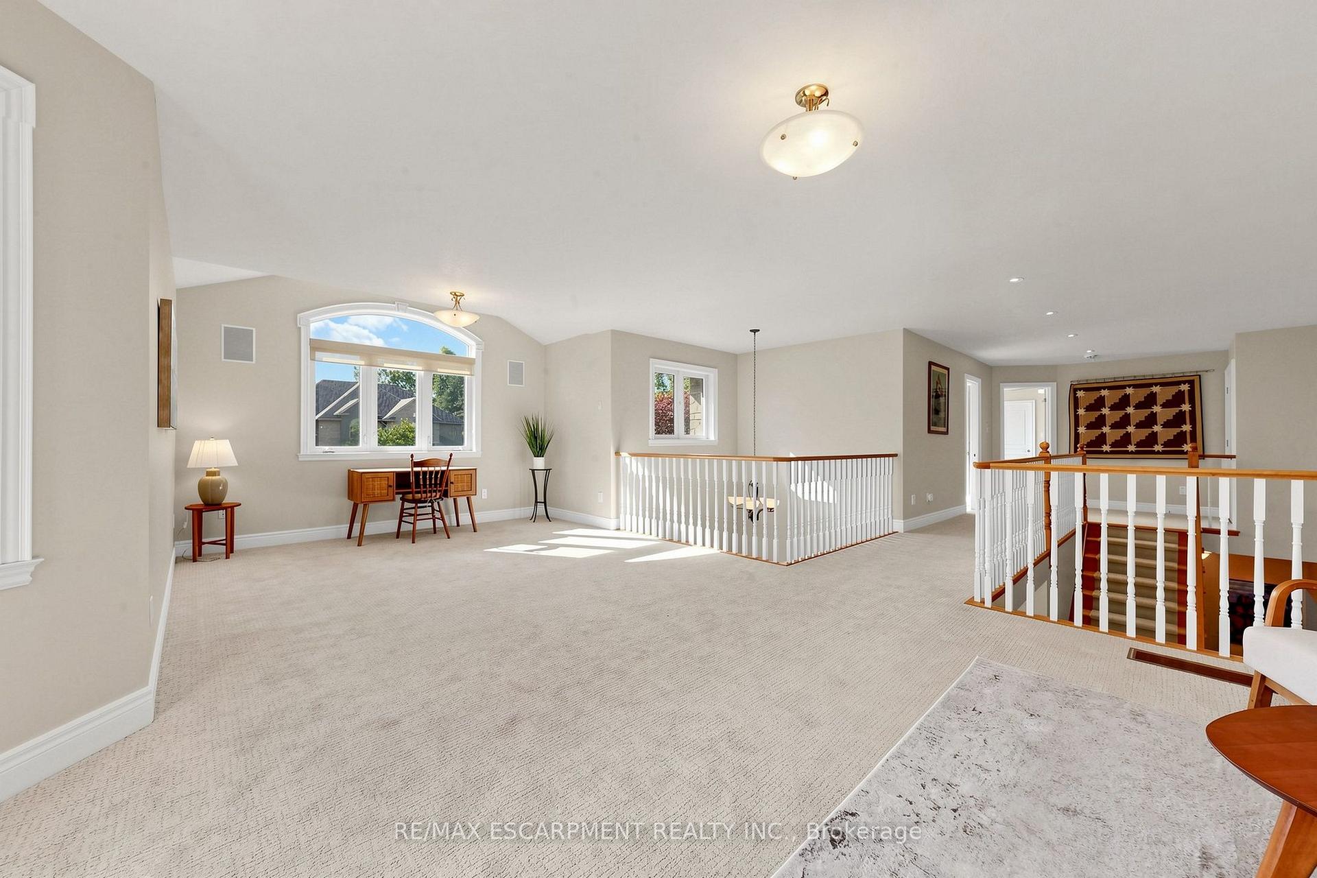 Photo 22 of 118 Foxridge Drive, Hamilton, Ancaster — HOMEH