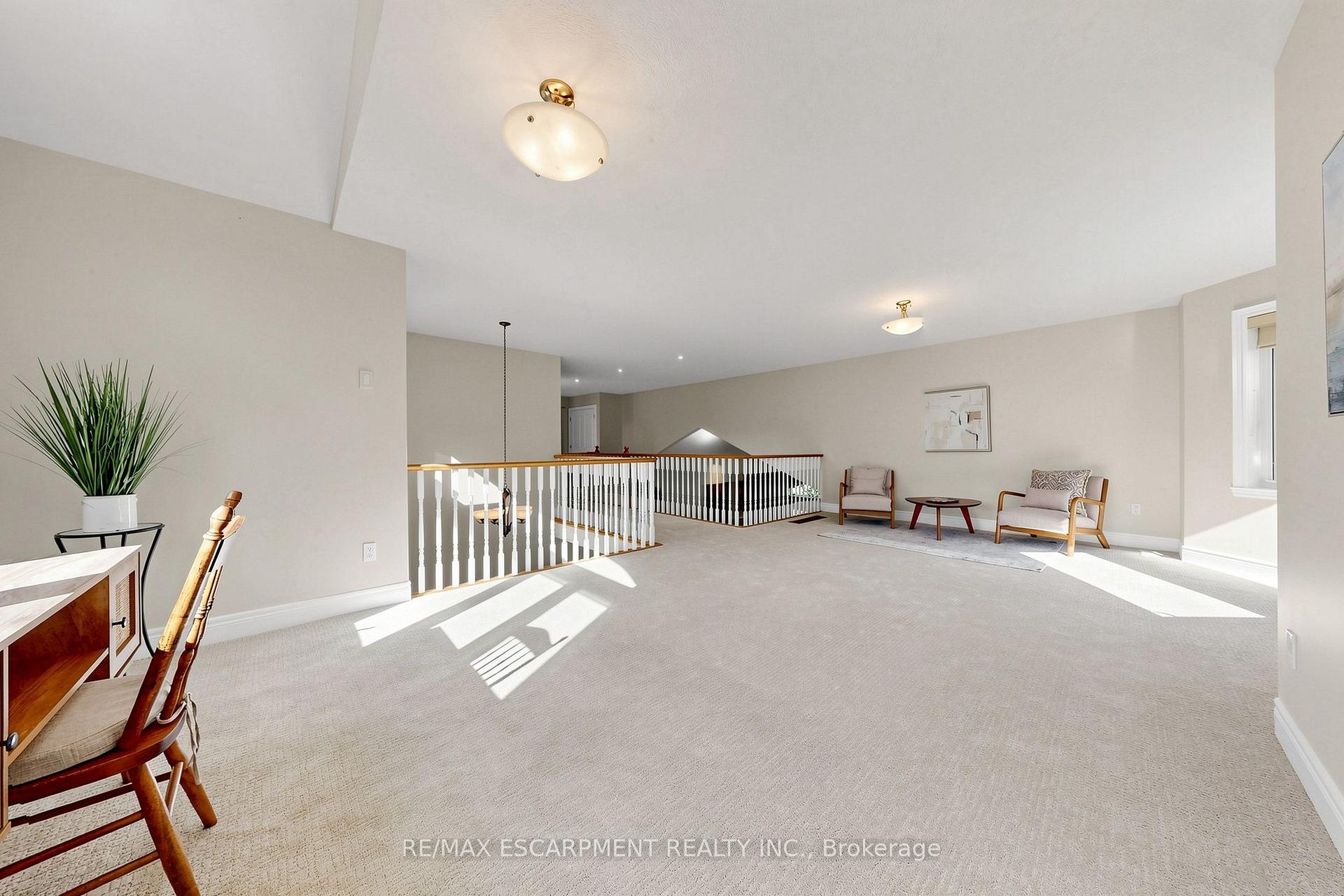 Photo 23 of 118 Foxridge Drive, Hamilton, Ancaster — HOMEH