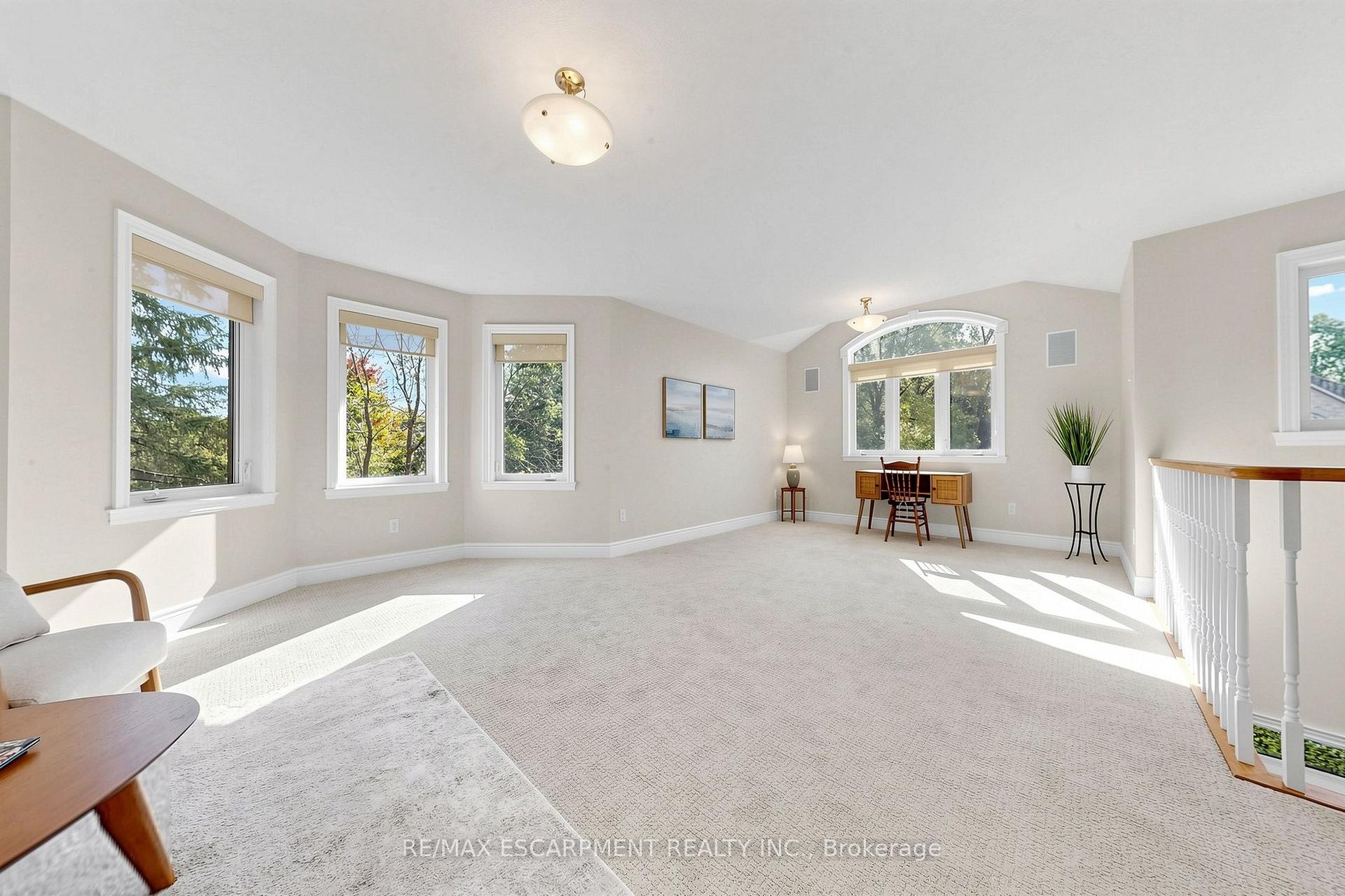 Photo 24 of 118 Foxridge Drive, Hamilton, Ancaster — HOMEH
