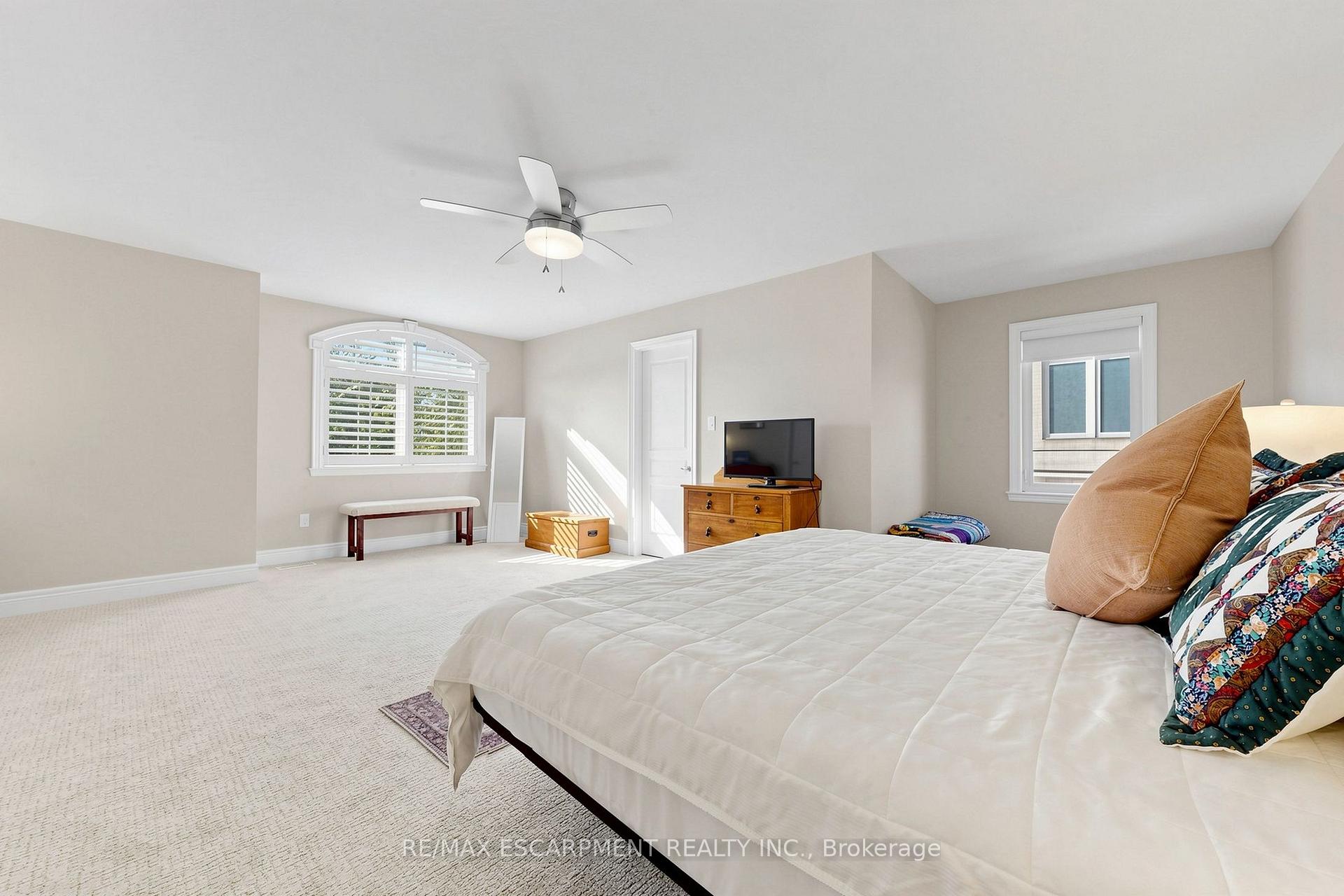 Photo 32 of 118 Foxridge Drive, Hamilton, Ancaster — HOMEH