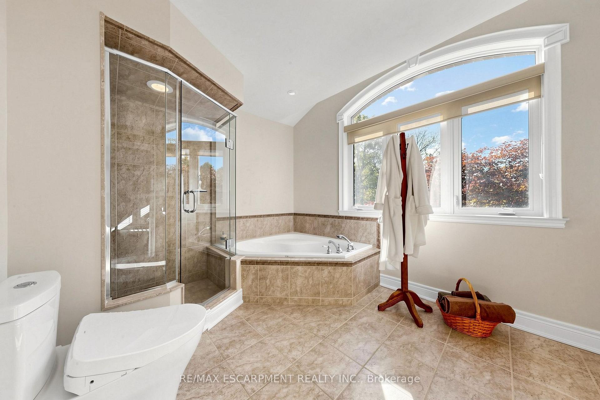 Photo 34 of 118 Foxridge Drive, Hamilton, Ancaster — HOMEH