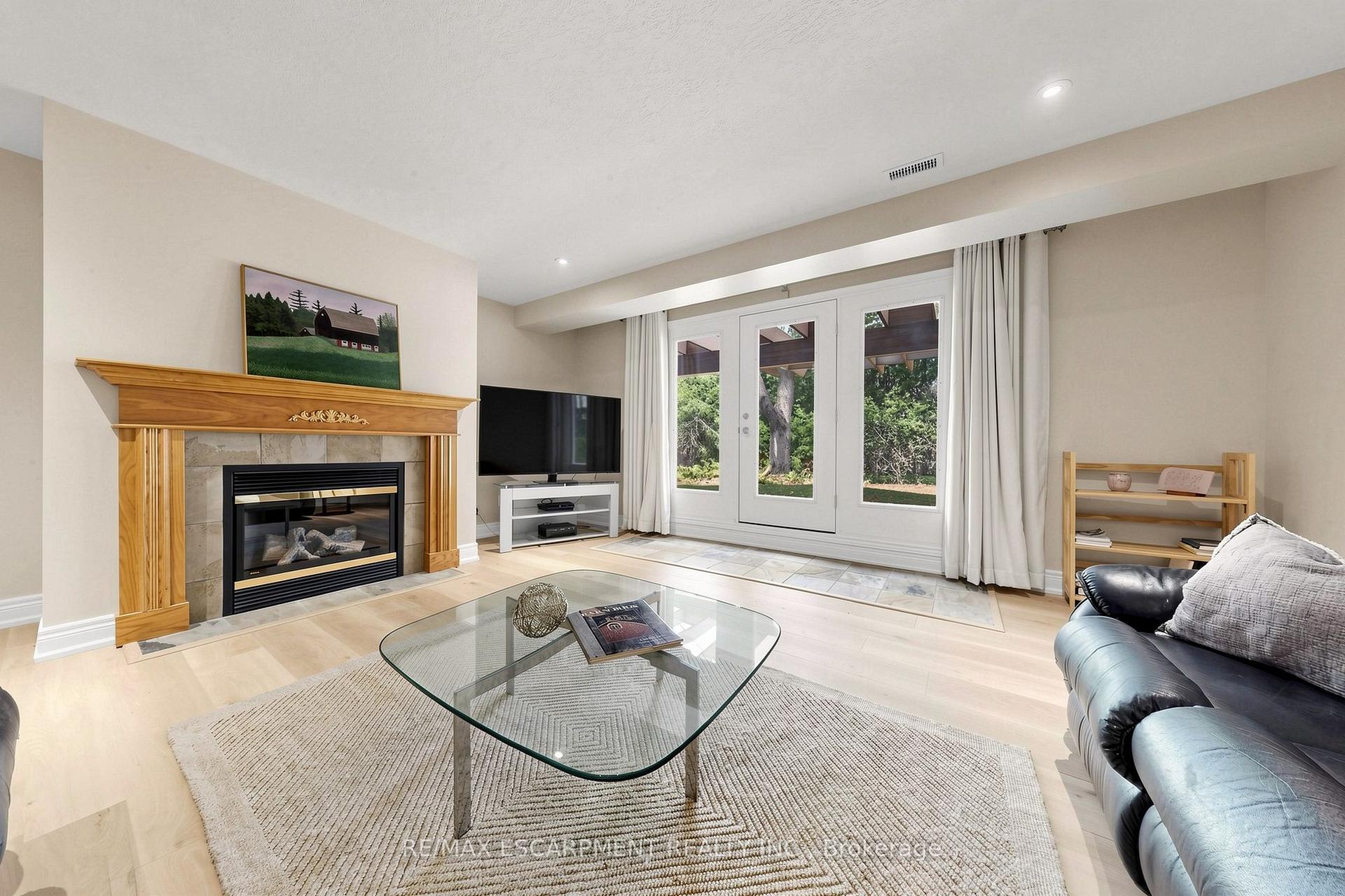 Photo 36 of 118 Foxridge Drive, Hamilton, Ancaster — HOMEH