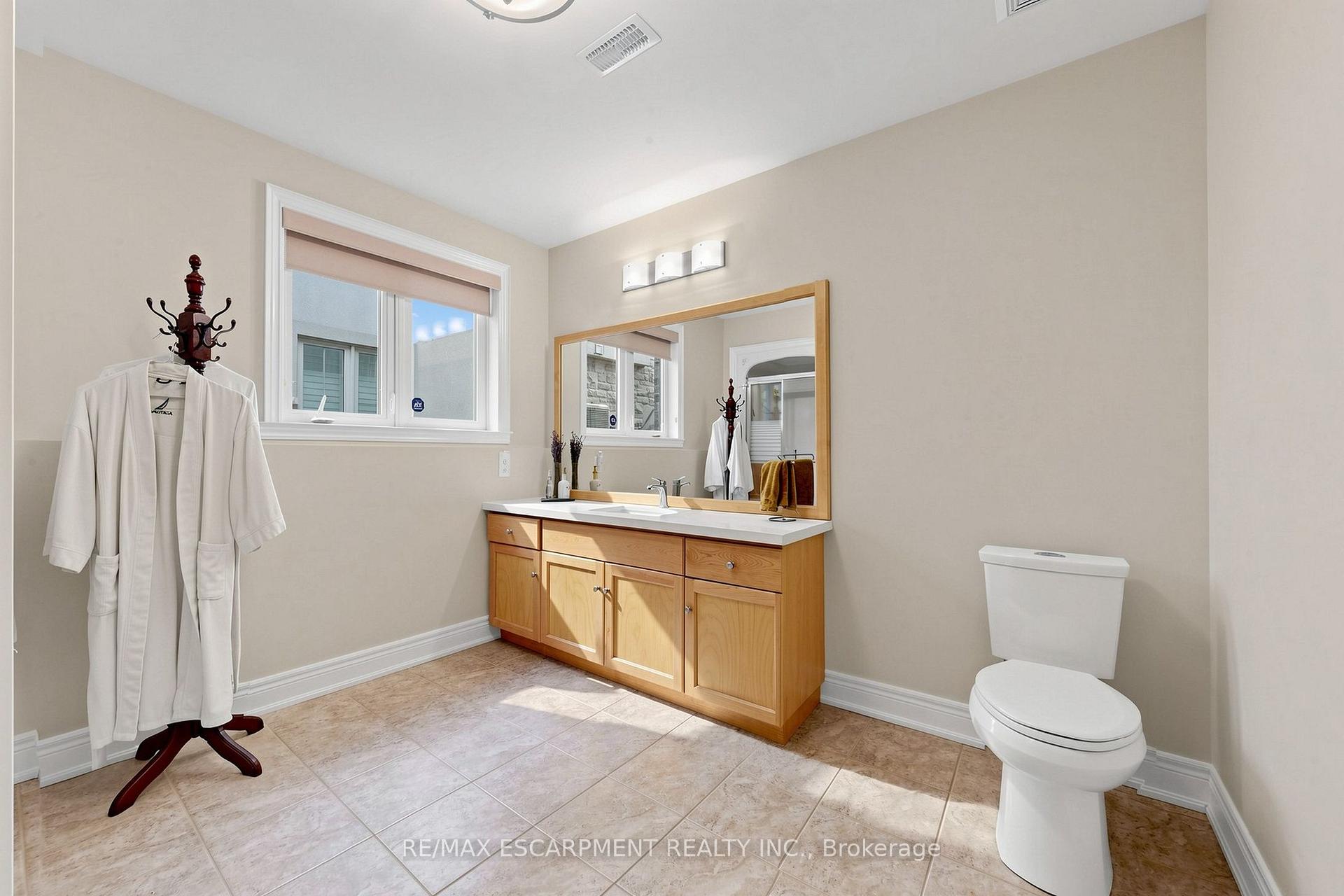 Photo 38 of 118 Foxridge Drive, Hamilton, Ancaster — HOMEH