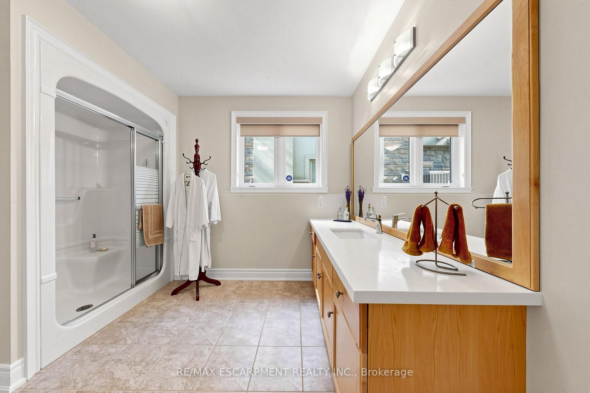 Photo 39 of 118 Foxridge Drive, Hamilton, Ancaster — HOMEH