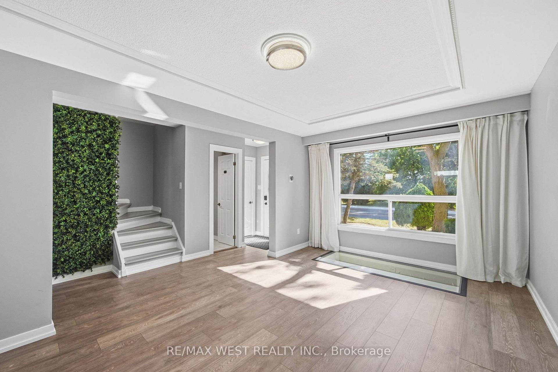 Photo 4 of Unit 113, 5475 Lakeshore Road, Burlington, Appleby — HOMEH