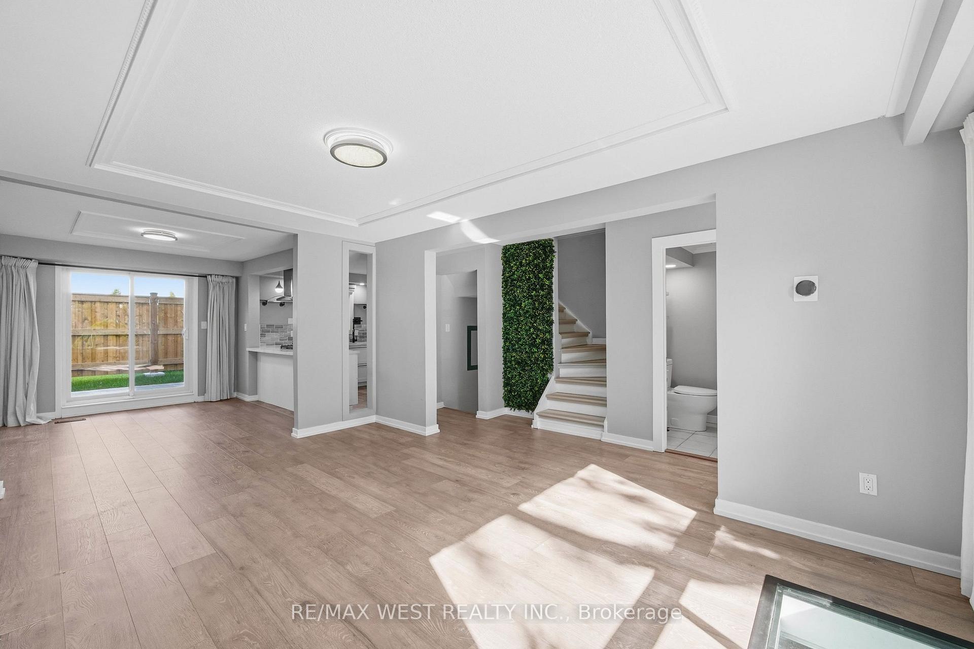 Photo 5 of Unit 113, 5475 Lakeshore Road, Burlington, Appleby — HOMEH