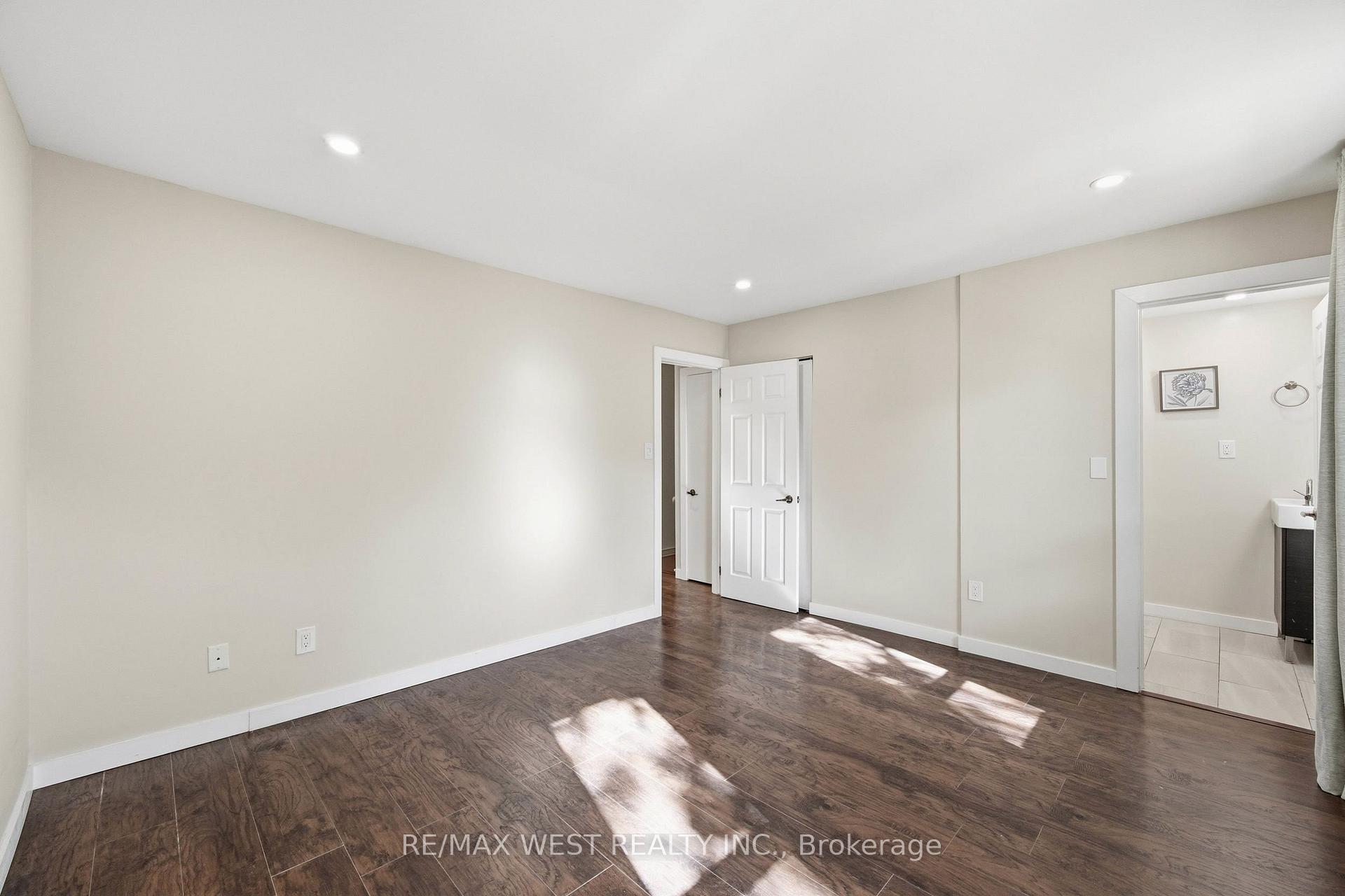 Photo 12 of Unit 113, 5475 Lakeshore Road, Burlington, Appleby — HOMEH