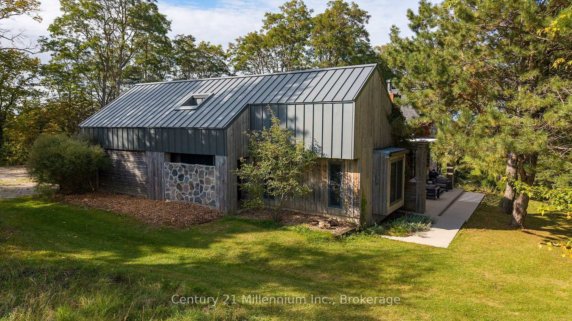 Photo 2 of 516557 7th Line, Blue Mountains — HOMEH