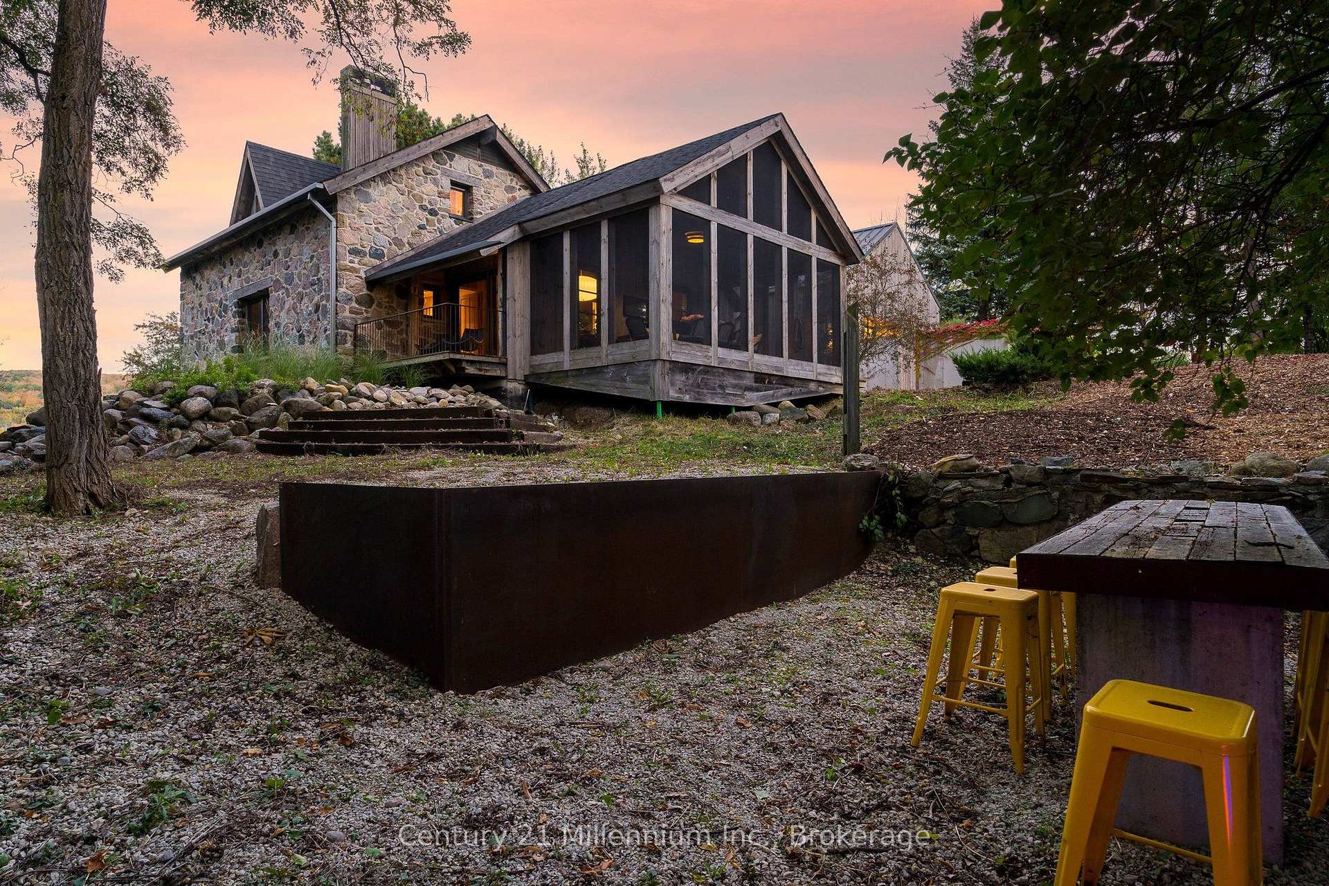 Photo 4 of 516557 7th Line, Blue Mountains — HOMEH