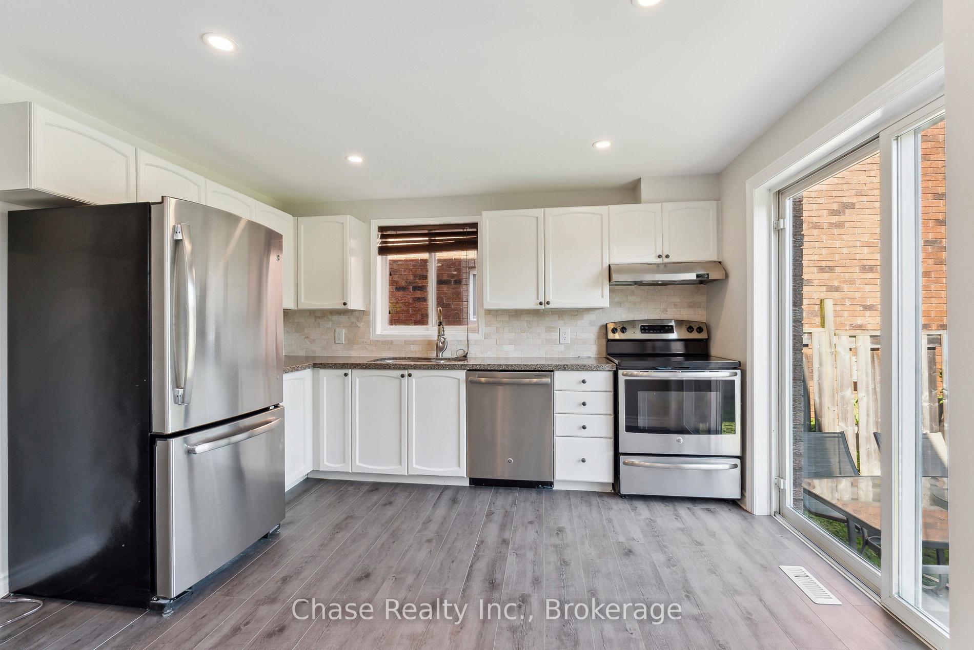 Photo 3 of 46 Sydenham Wells, Barrie, Georgian Drive — HOMEH