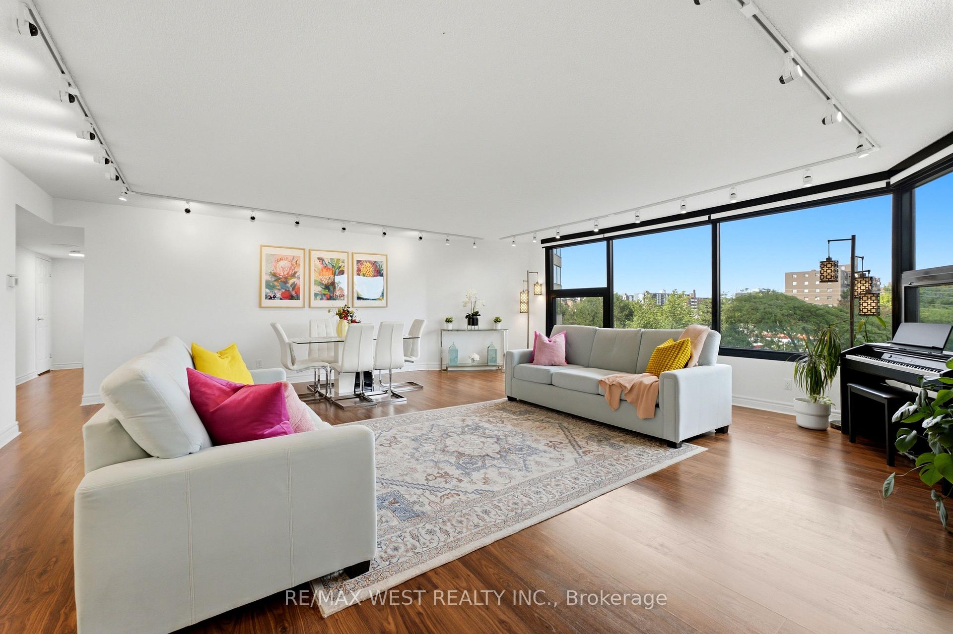 Photo 4 of Unit 504, 1300 Bloor Street, Mississauga, Applewood — HOMEH