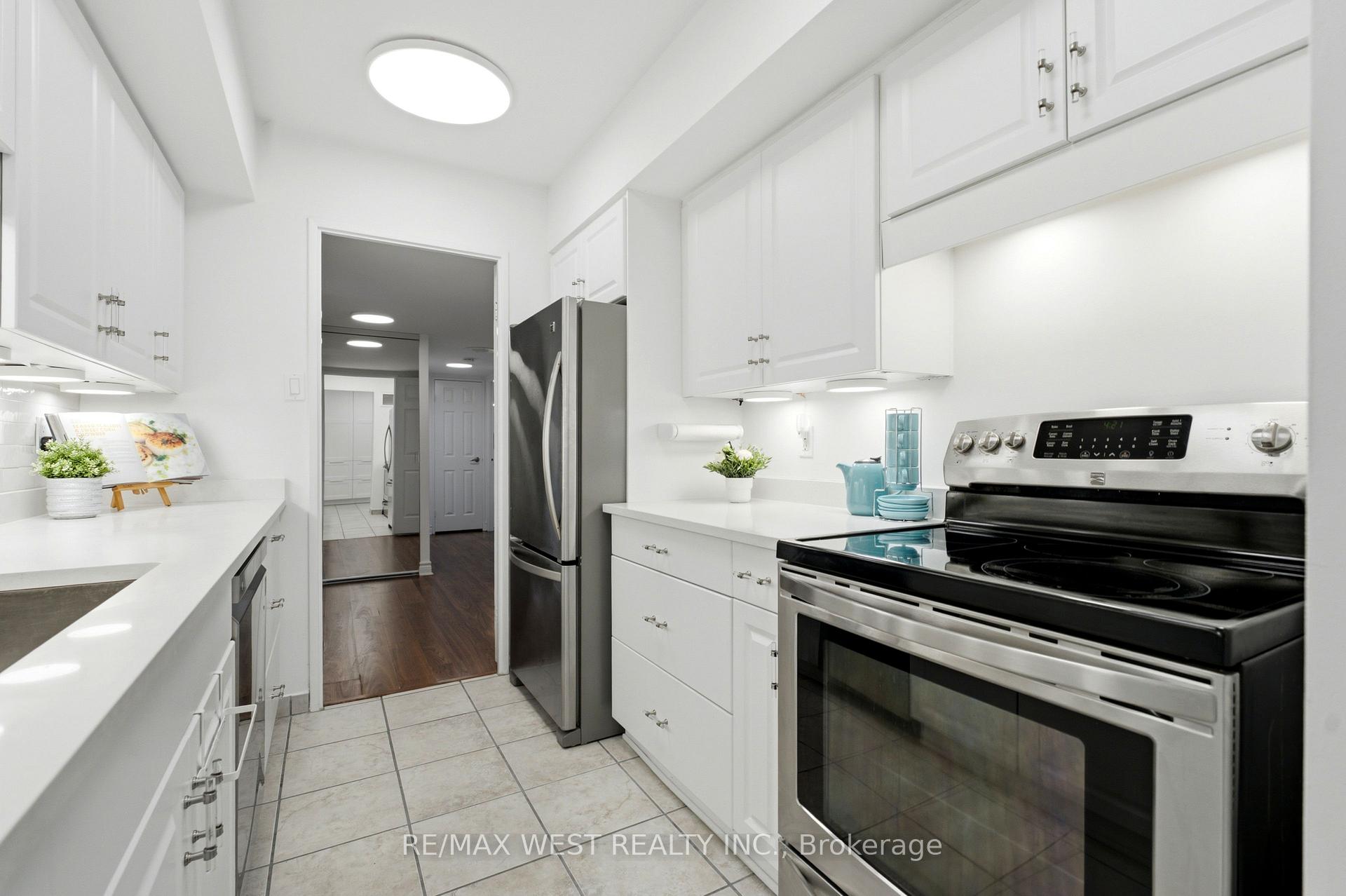 Photo 10 of Unit 504, 1300 Bloor Street, Mississauga, Applewood — HOMEH