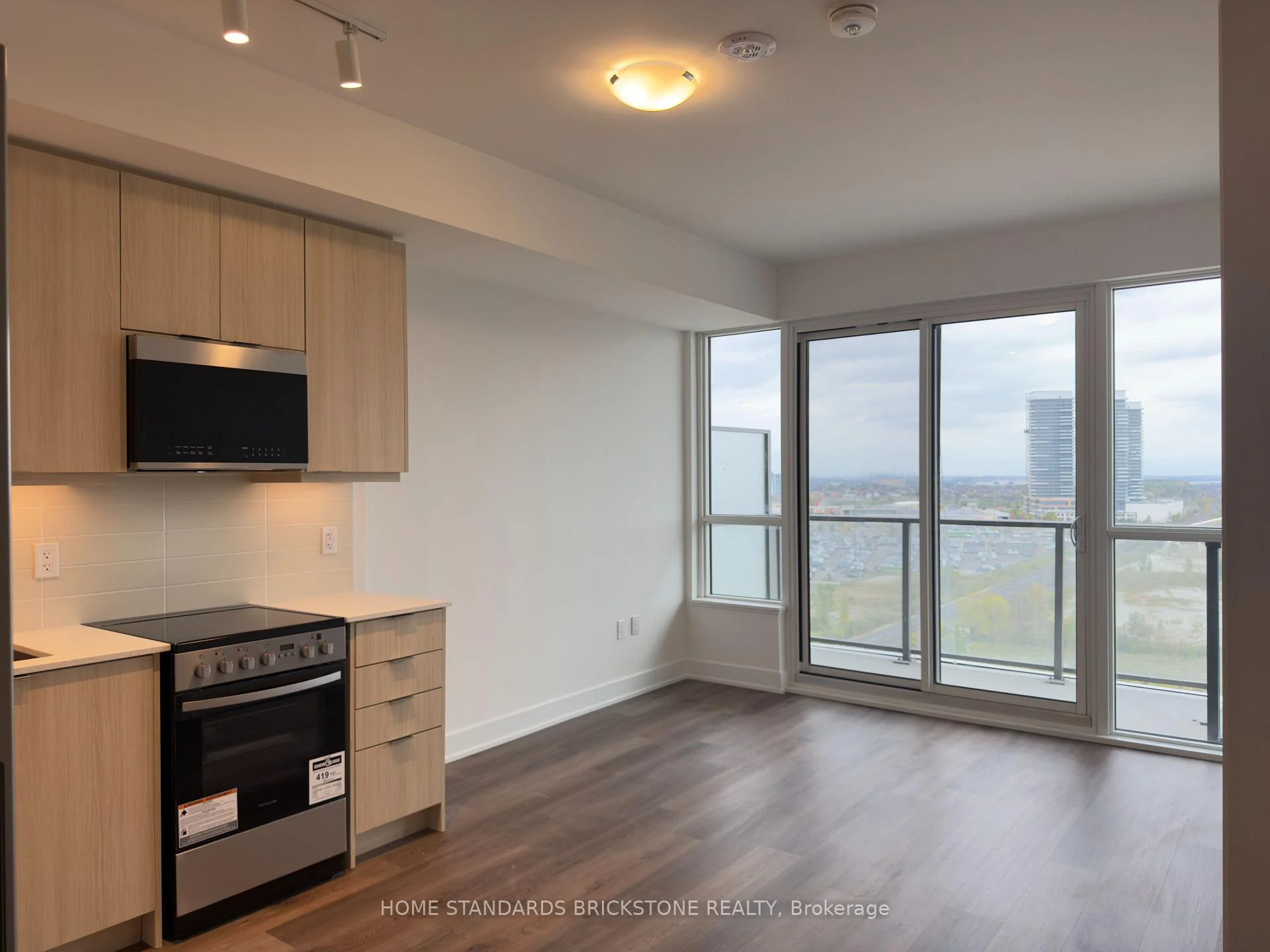 Photo 3 of Unit 1402B, 125 Nipissing Road, Milton, Timberlea — HOMEH