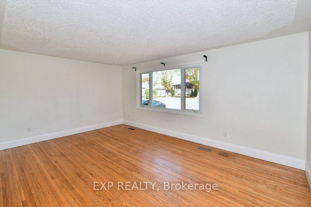 Photo 4 of 923 Northminster Avenue, Peterborough, Northcrest Ward 5 — HOMEH