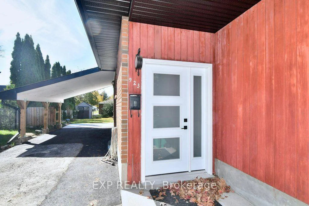 Photo 5 of 923 Northminster Avenue, Peterborough, Northcrest Ward 5 — HOMEH