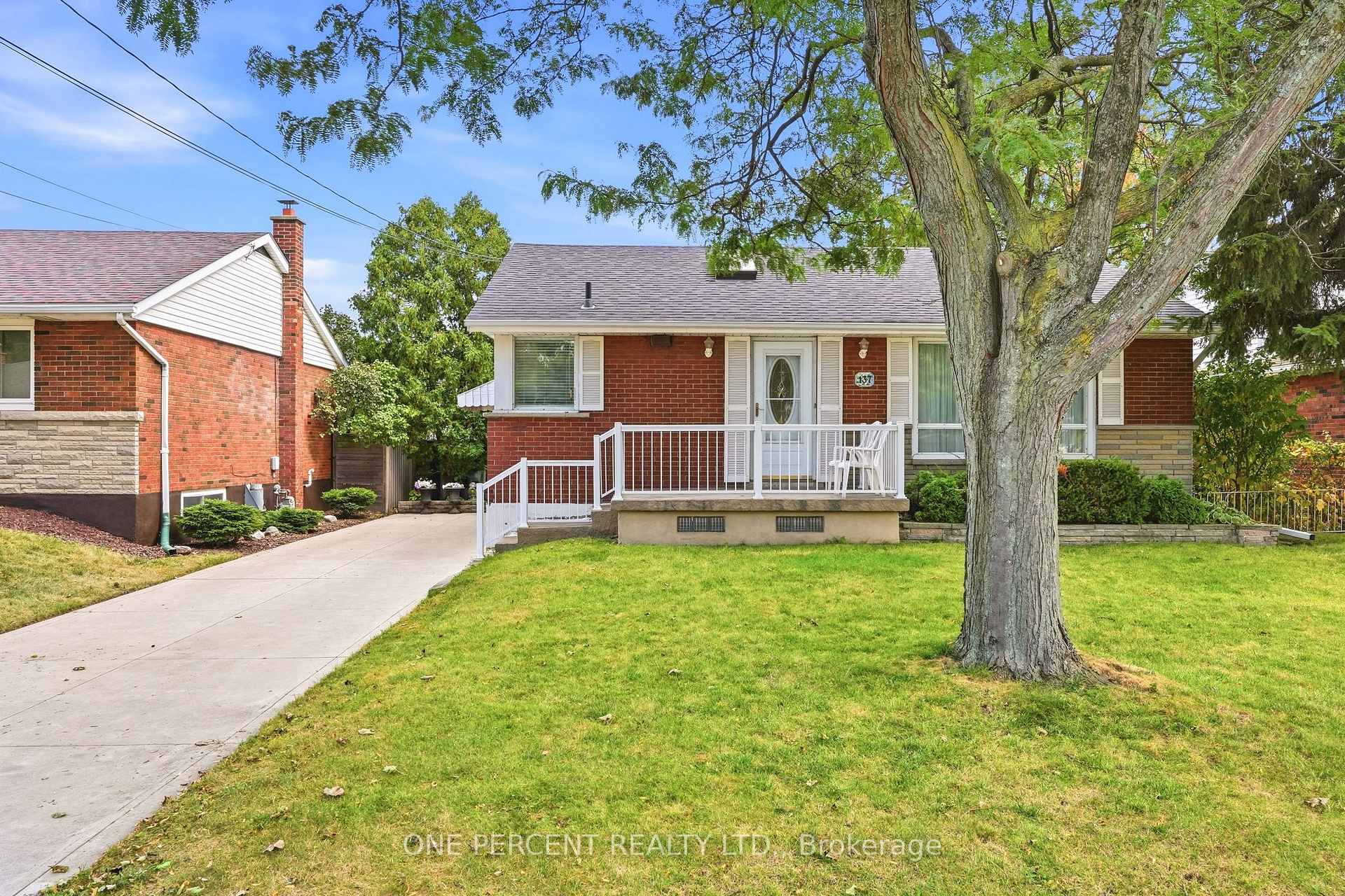 Photo 2 of 137 Terrace Drive, Hamilton, Balfour — HOMEH