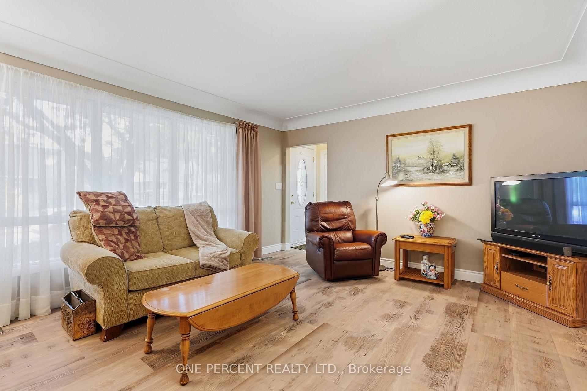 Photo 5 of 137 Terrace Drive, Hamilton, Balfour — HOMEH