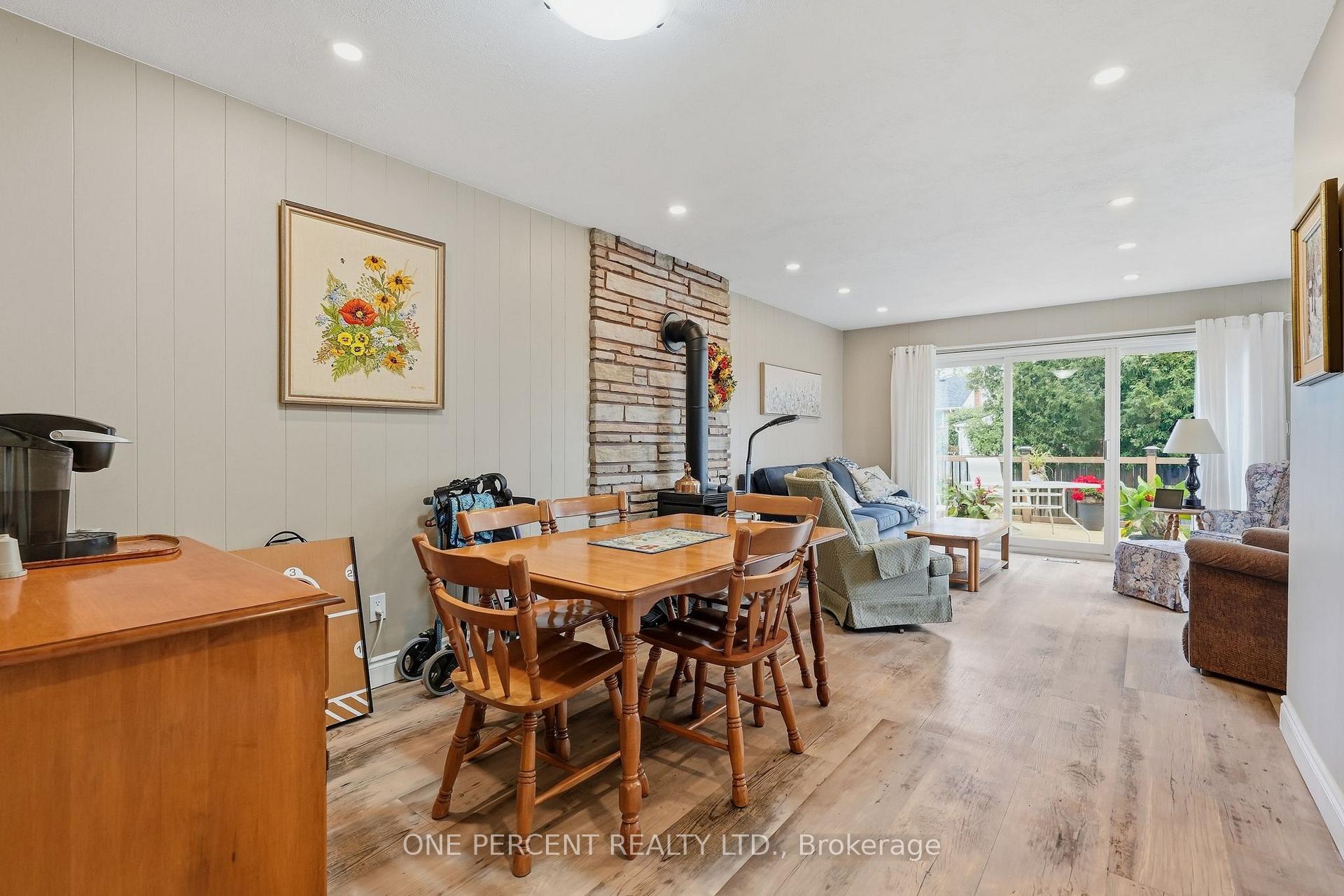 Photo 11 of 137 Terrace Drive, Hamilton, Balfour — HOMEH