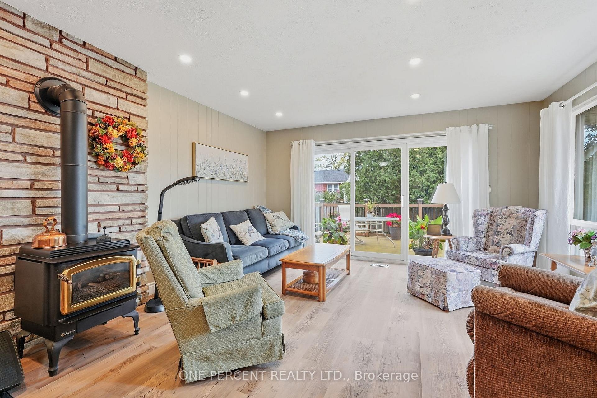 Photo 12 of 137 Terrace Drive, Hamilton, Balfour — HOMEH