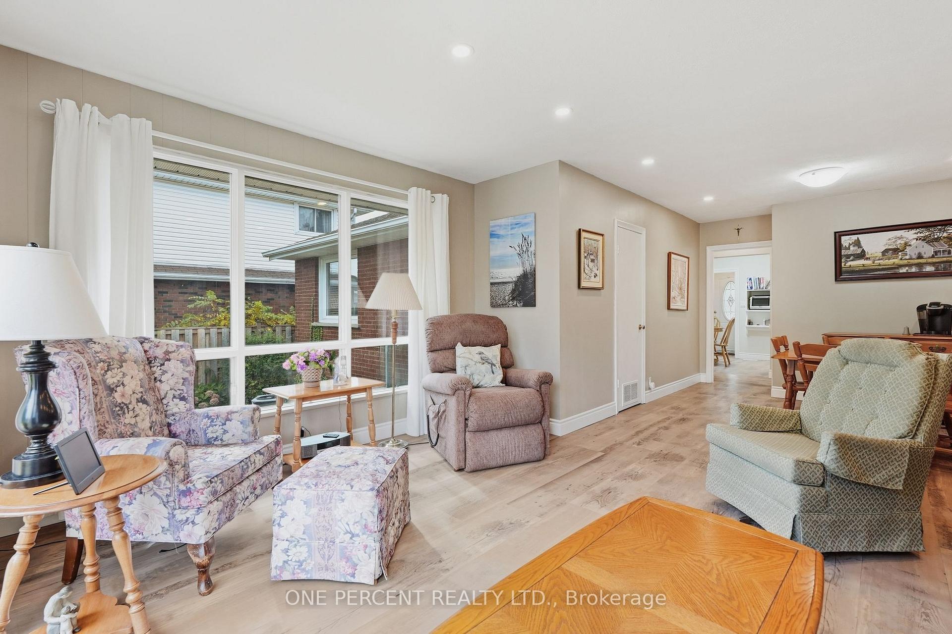 Photo 13 of 137 Terrace Drive, Hamilton, Balfour — HOMEH