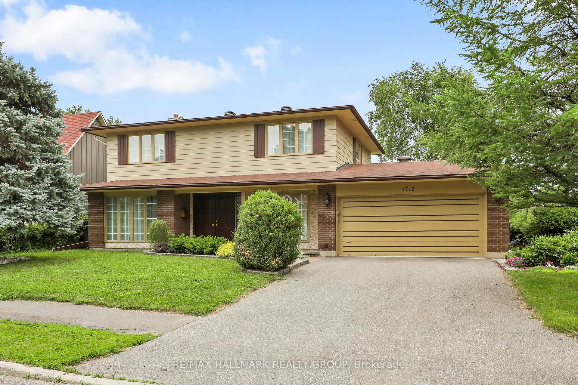Photo 2 of 1712 Playfair Drive, Ottawa, Playfair Park — HOMEH