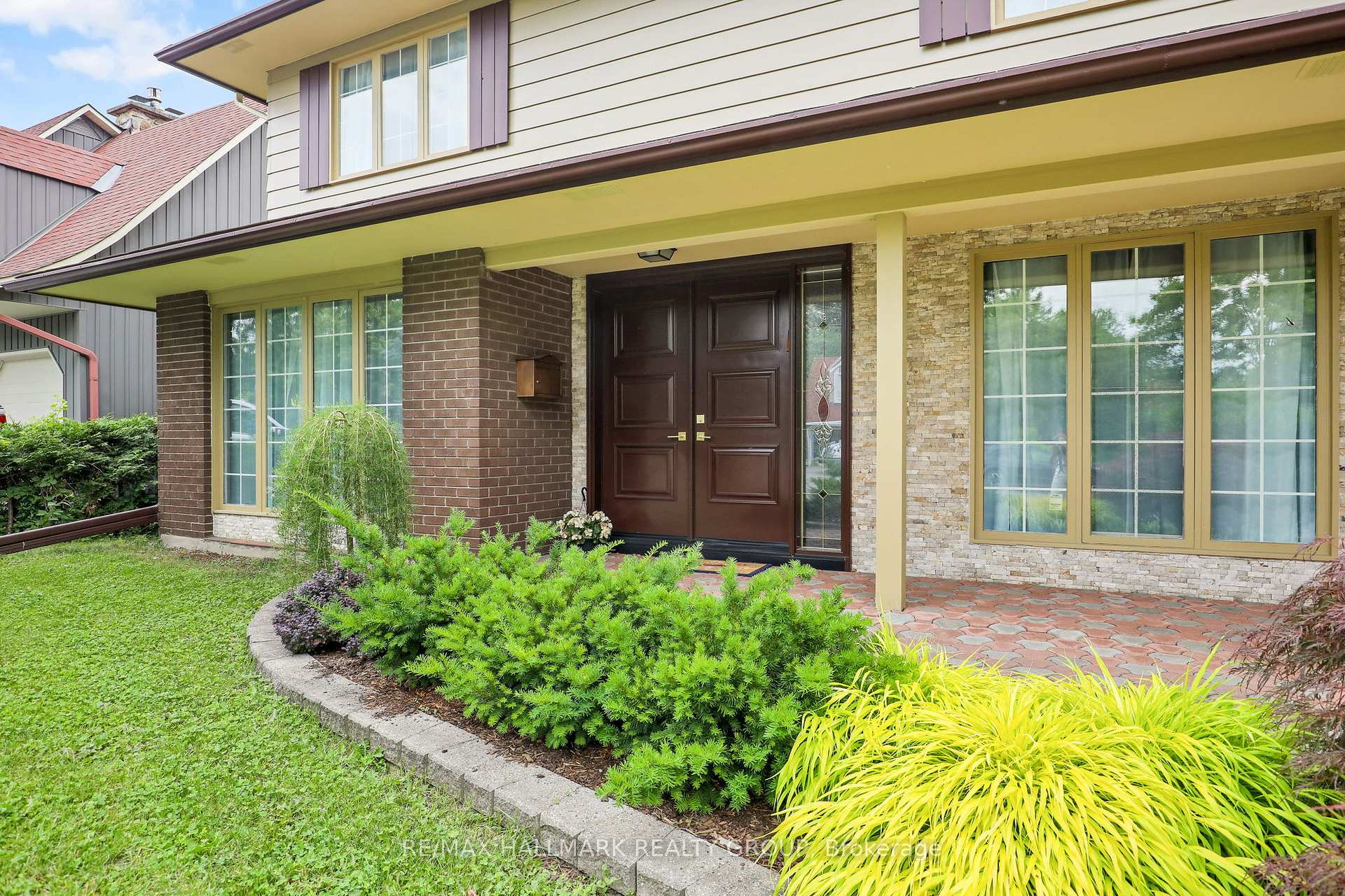 Photo 3 of 1712 Playfair Drive, Ottawa, Playfair Park — HOMEH