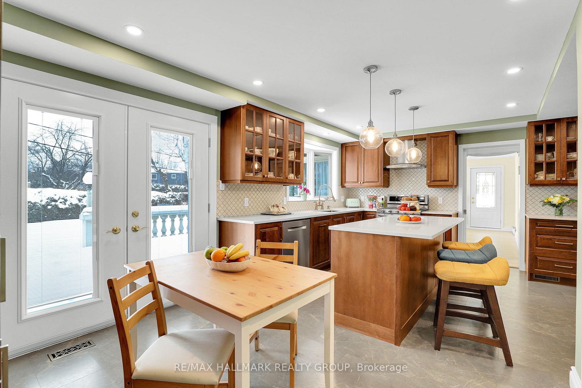 Photo 11 of 1712 Playfair Drive, Ottawa, Playfair Park — HOMEH