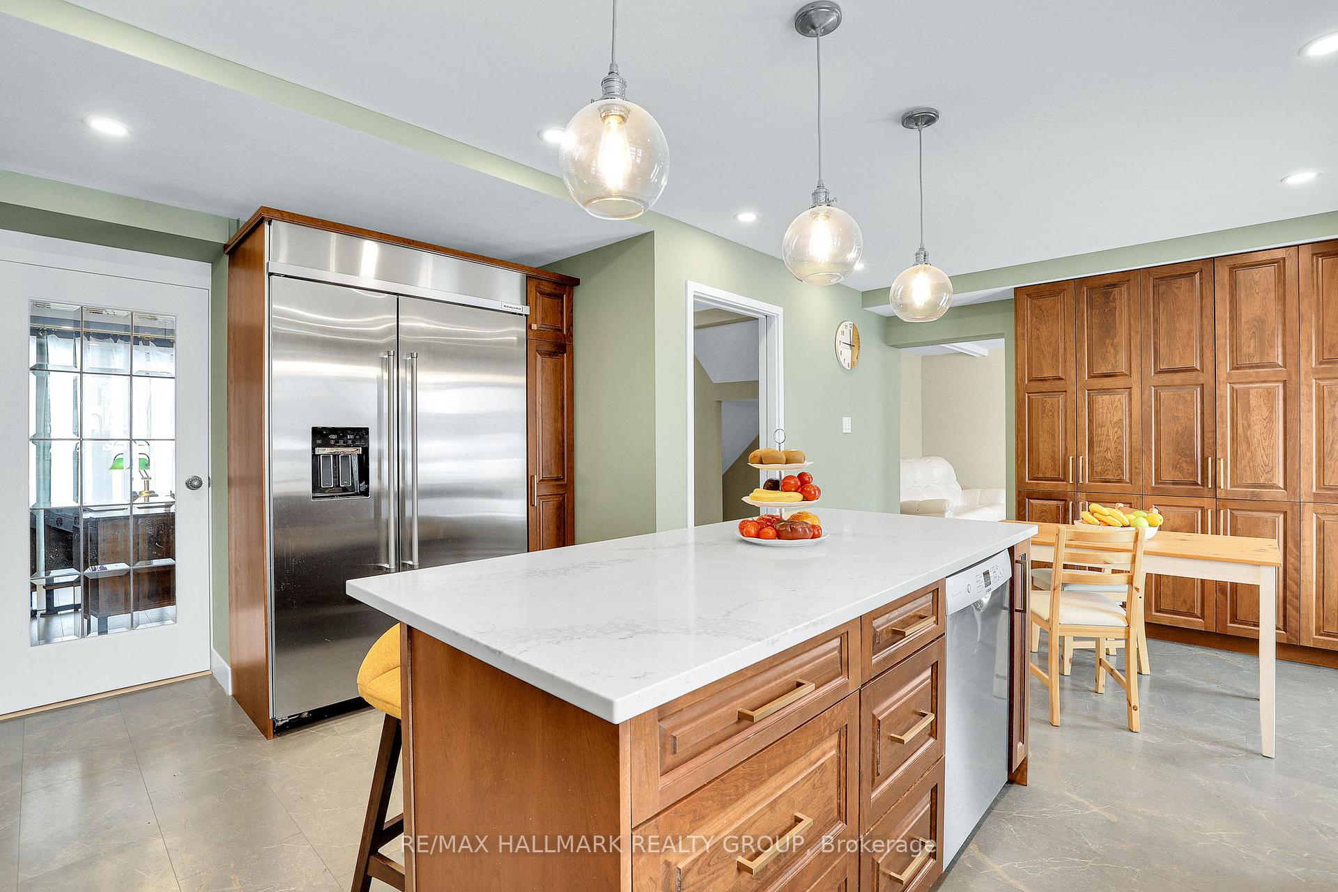 Photo 13 of 1712 Playfair Drive, Ottawa, Playfair Park — HOMEH