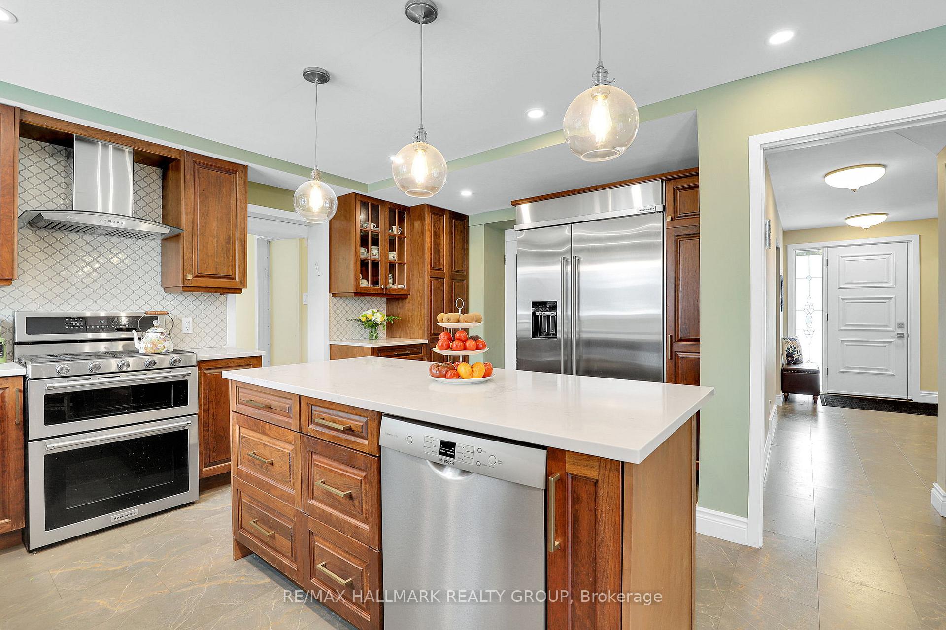 Photo 14 of 1712 Playfair Drive, Ottawa, Playfair Park — HOMEH