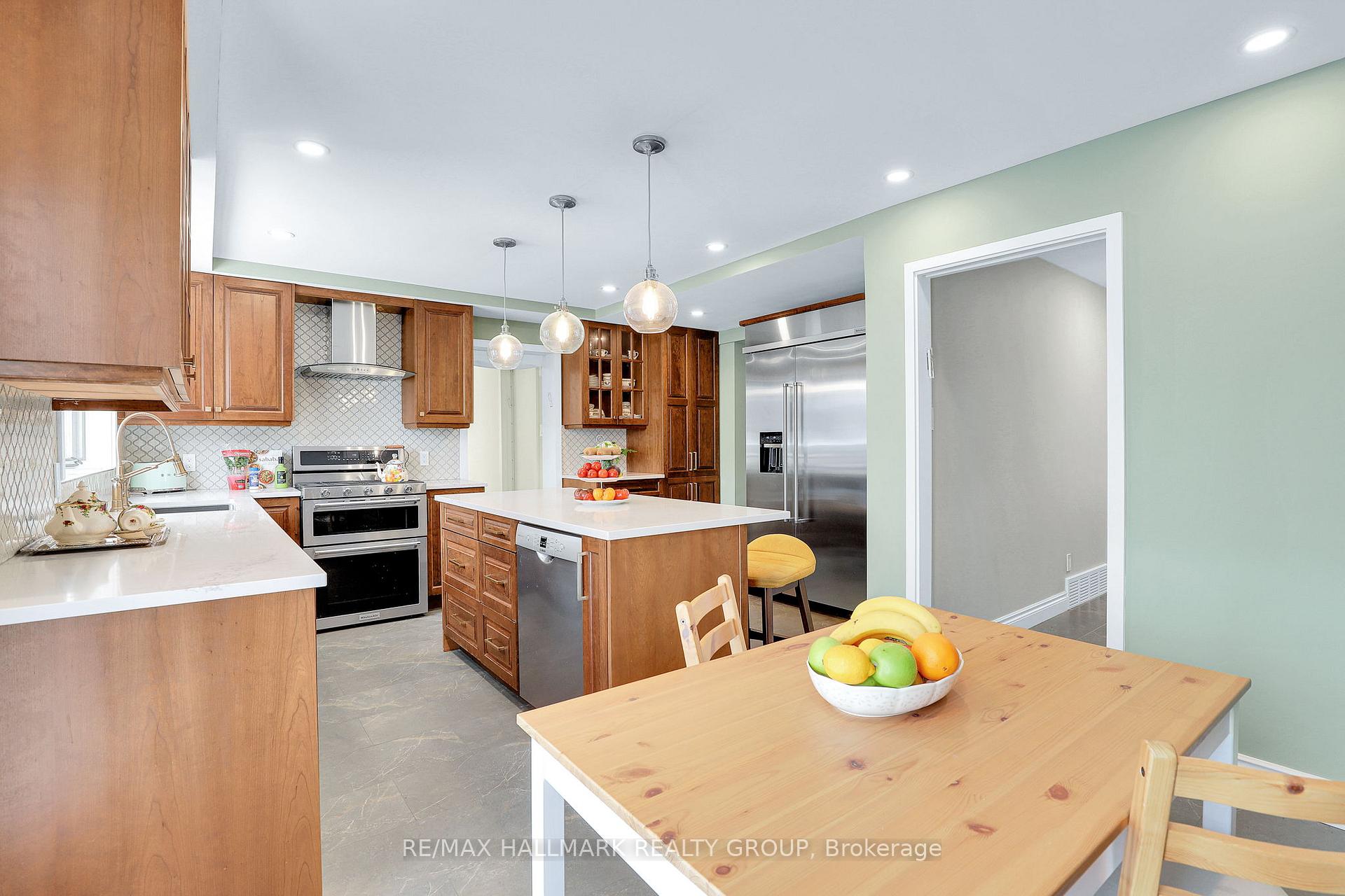 Photo 15 of 1712 Playfair Drive, Ottawa, Playfair Park — HOMEH