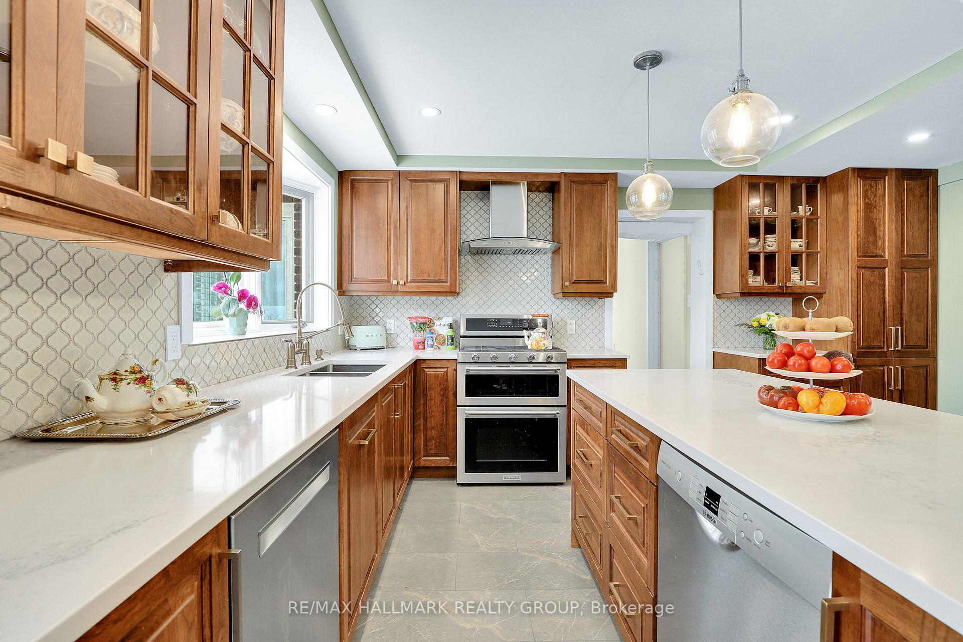Photo 16 of 1712 Playfair Drive, Ottawa, Playfair Park — HOMEH