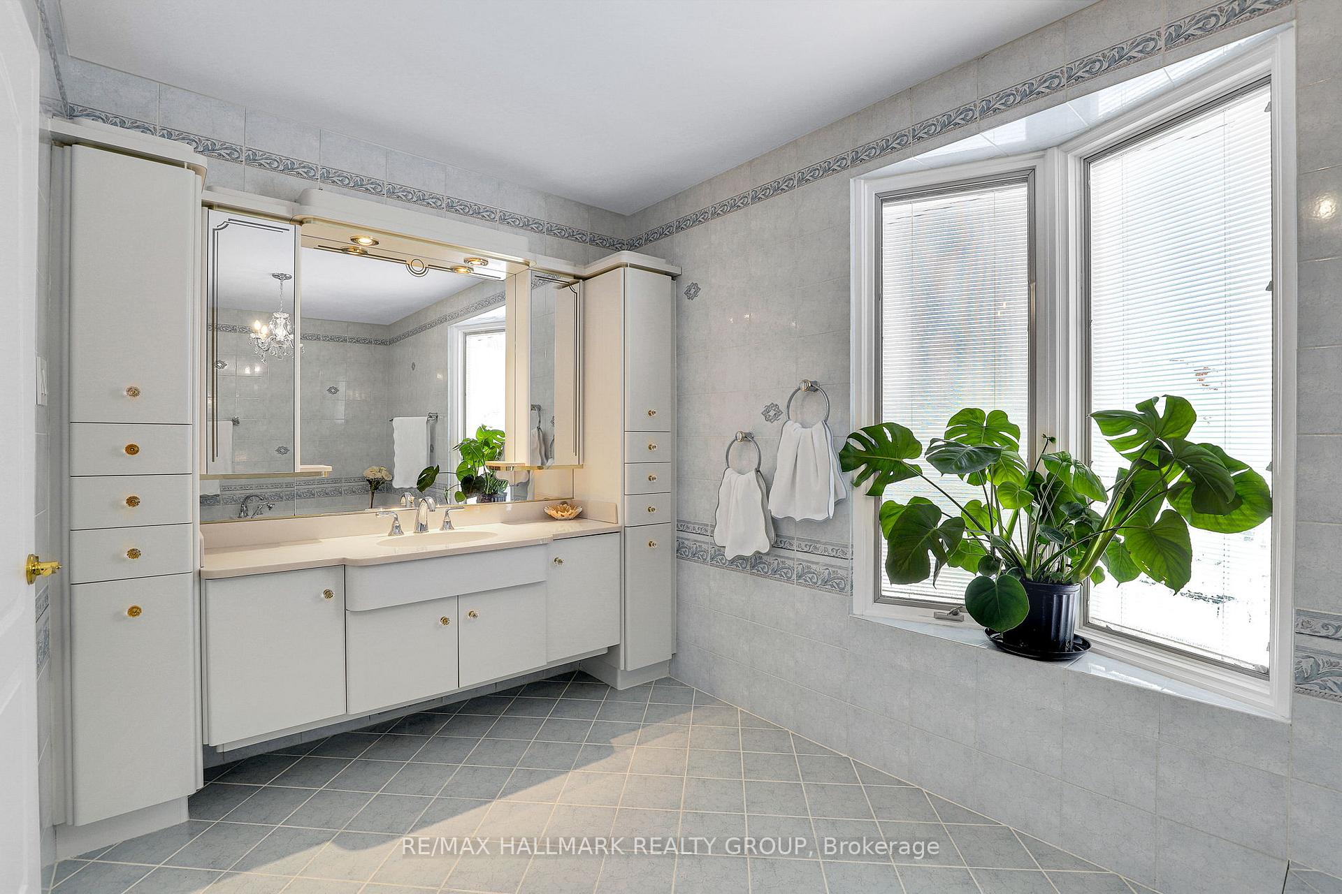 Photo 33 of 1712 Playfair Drive, Ottawa, Playfair Park — HOMEH
