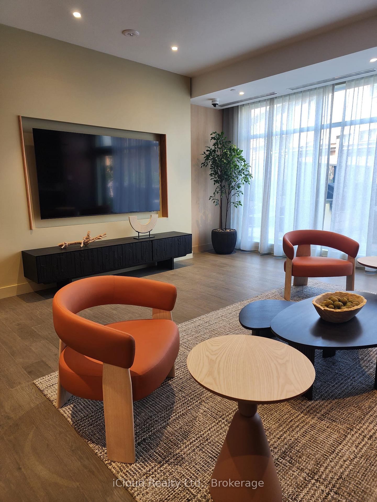Photo 14 of Unit 407, 3008 Willam Cutmore Boulevard, Oakville, Joshua Meadows — HOMEH